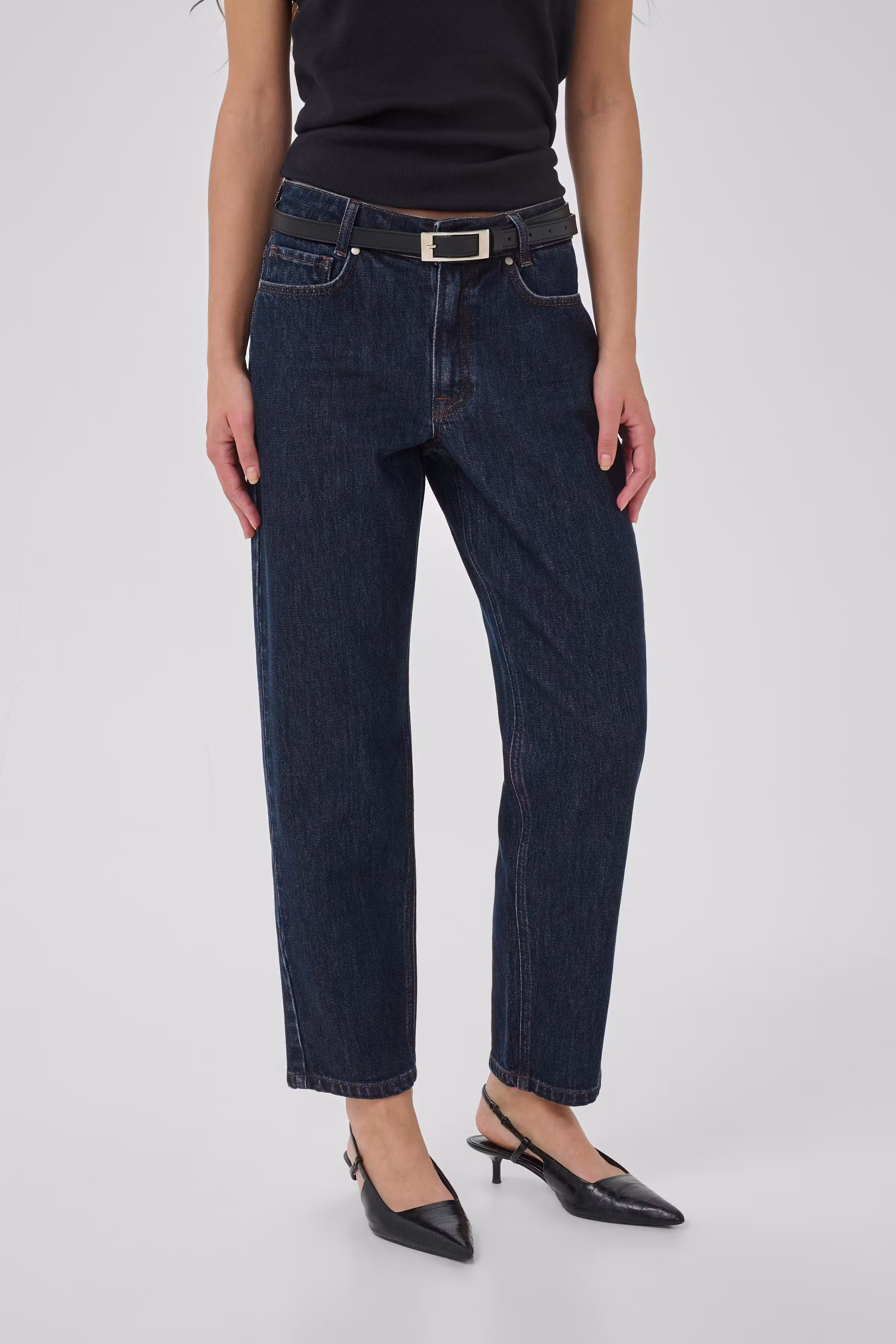 04 THE MOMMY HIGH TAPERED JEANS LOOKBOOK FRONT 10704537-100067