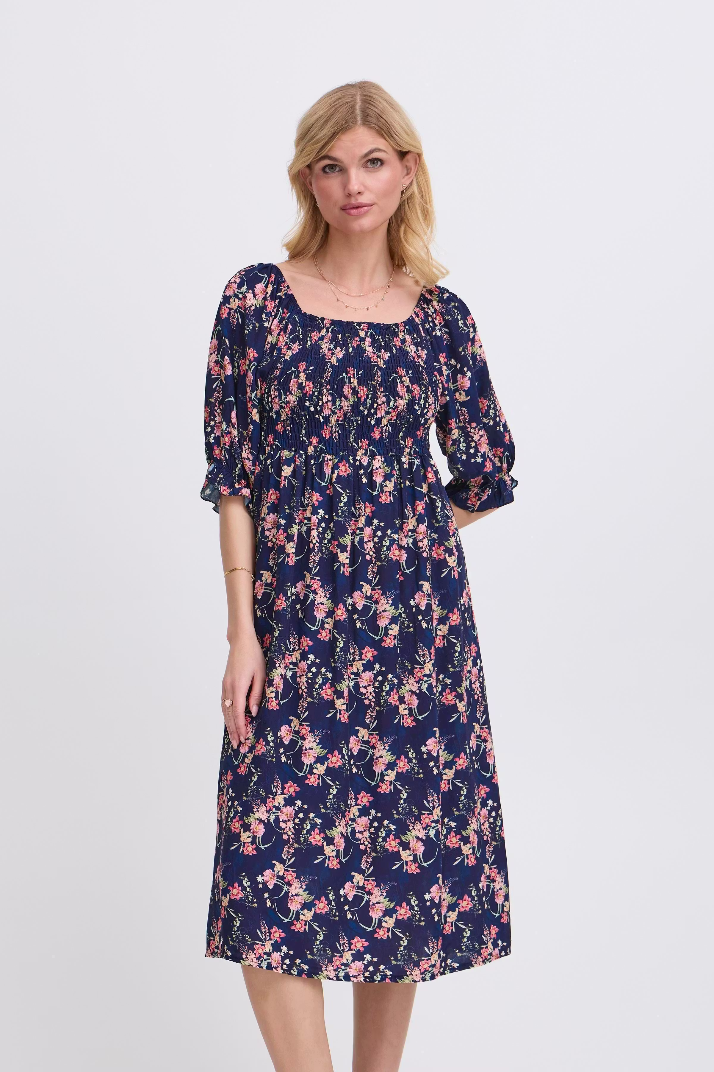 SBGISLA Kjole LOOKBOOK FRONT 22101030-193923