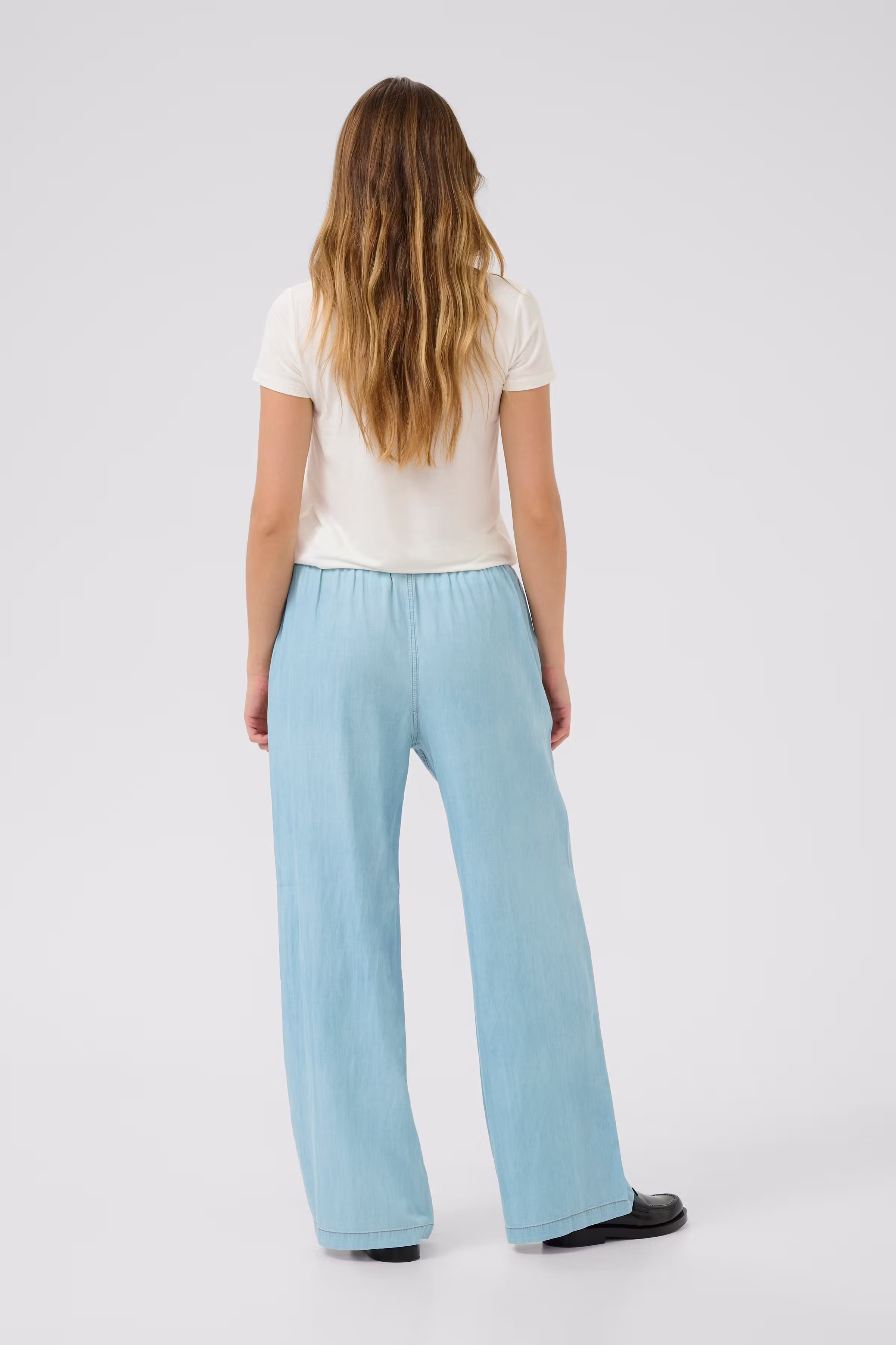 CUcitha Hose LOOKBOOK BACK 50111803-500027