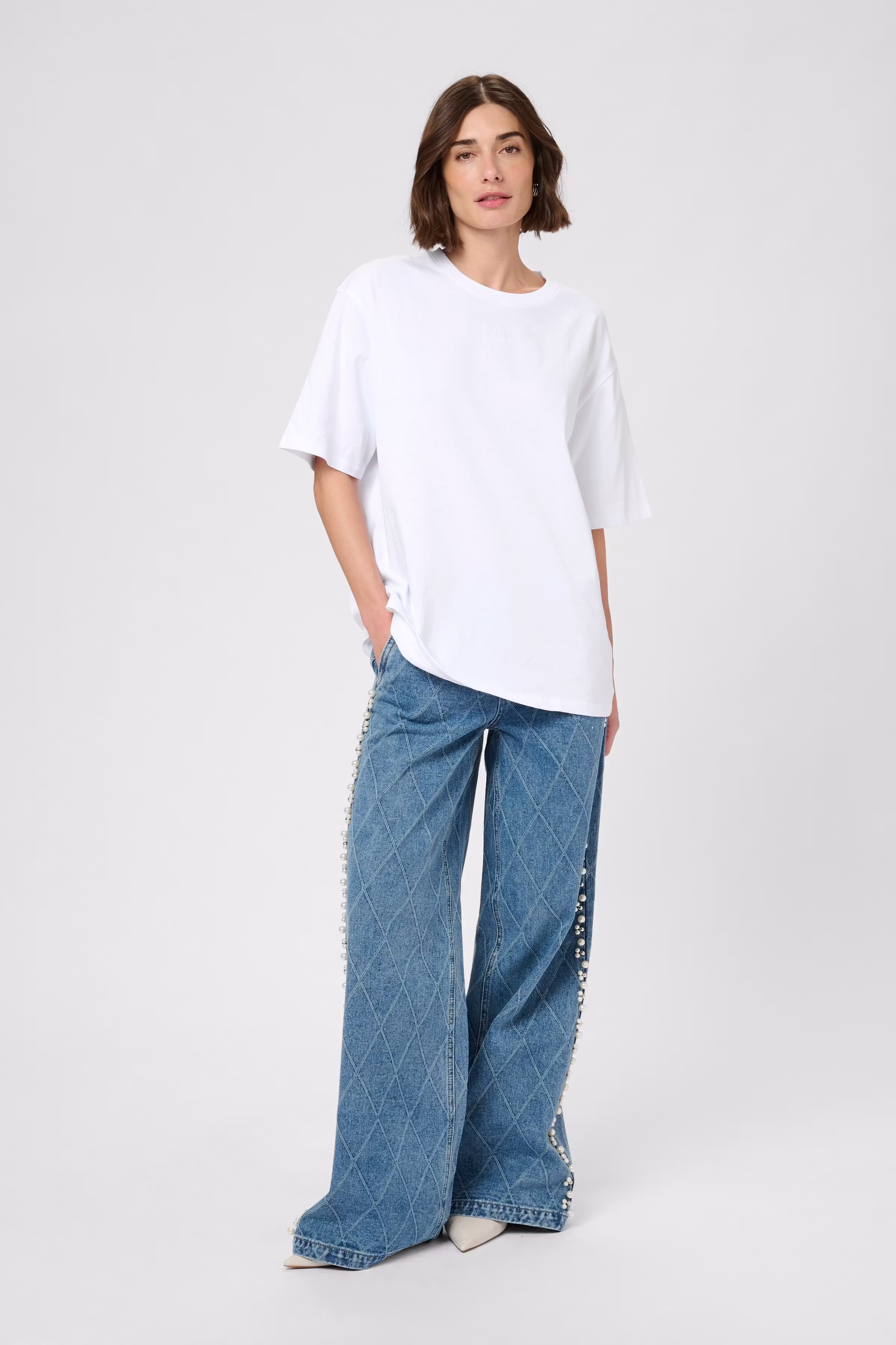CUdavina Oversized t-shirt LOOKBOOK FRONT 50112304-500069
