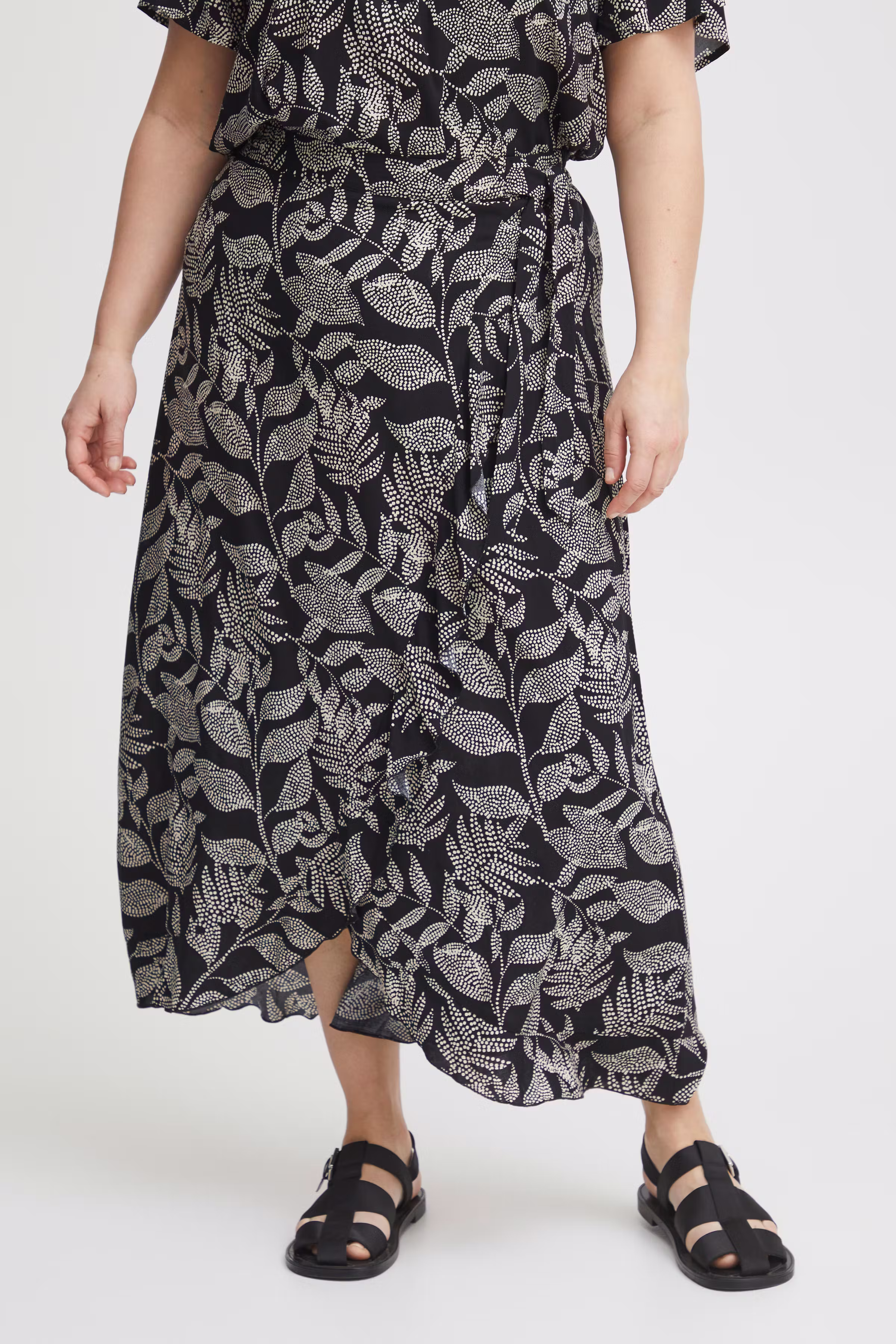 FPFUN Skirt LOOKBOOK FRONT 20612472-200115