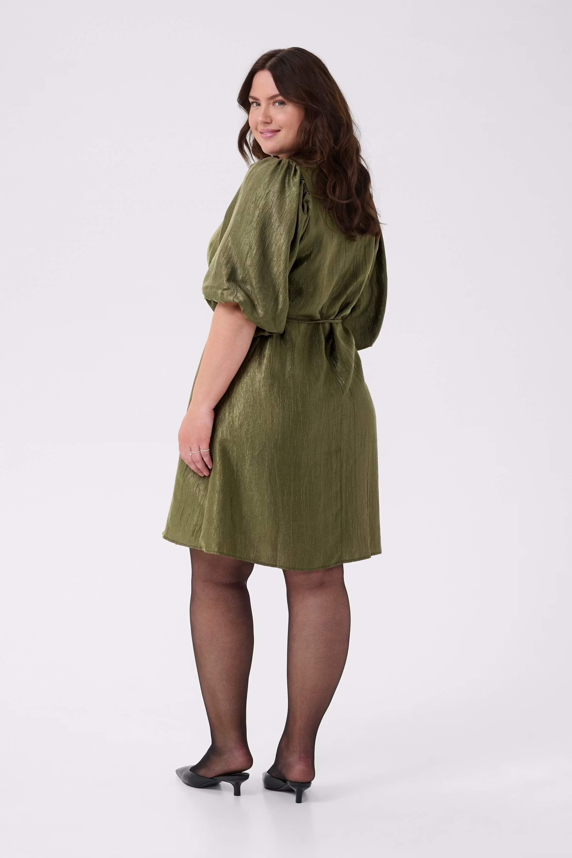 KCrizza Kjole LOOKBOOK BACK 10583817-190512
