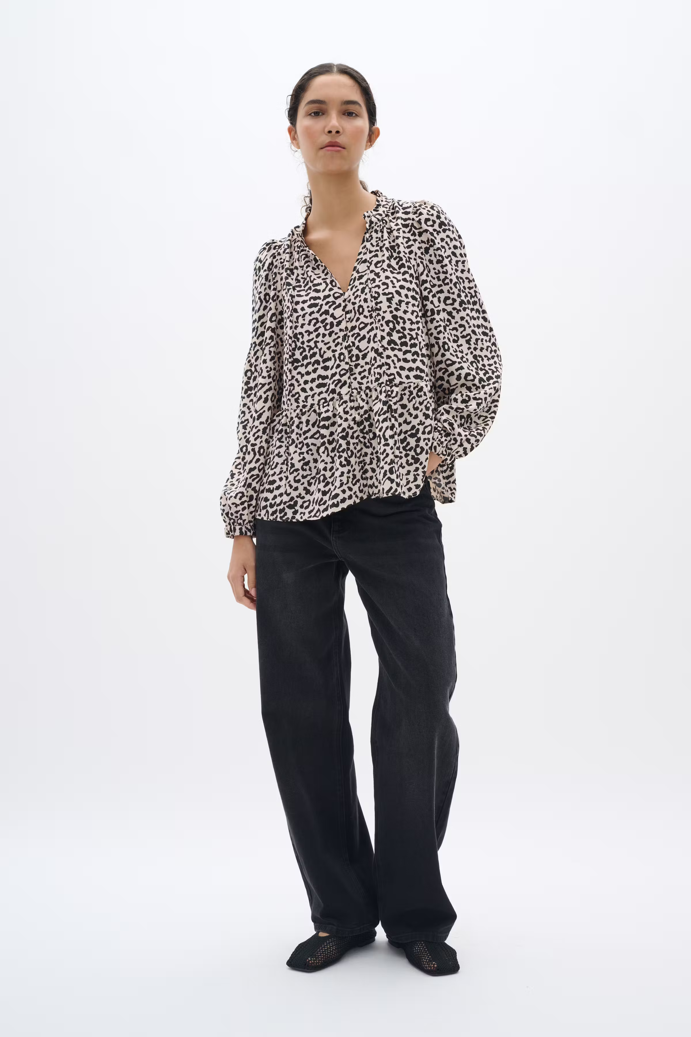 NinahIW Leopard Skjorta LOOKBOOK FRONT 30110400-300824