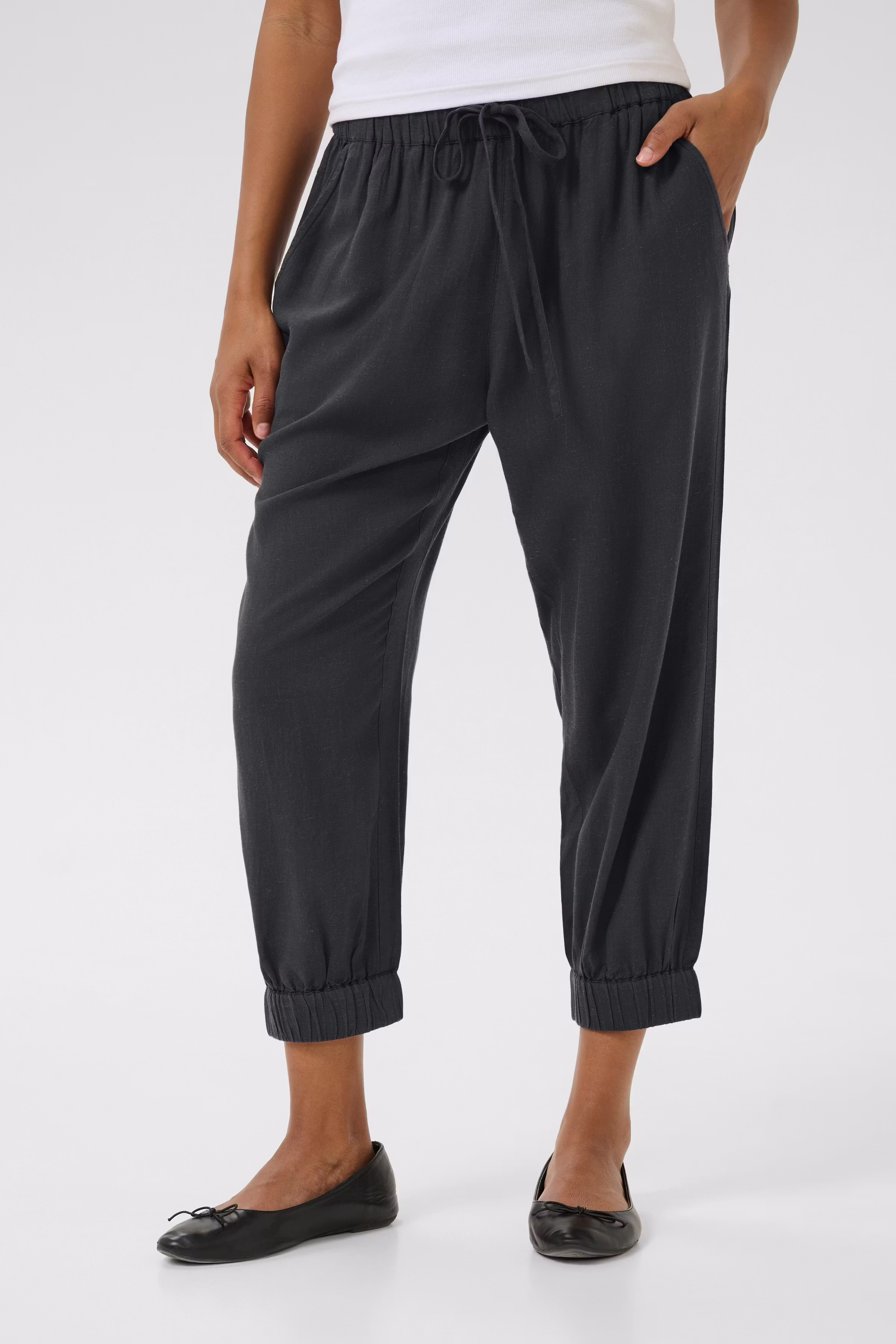 KAmilia Lin Bukser LOOKBOOK FRONT 10509669-190205