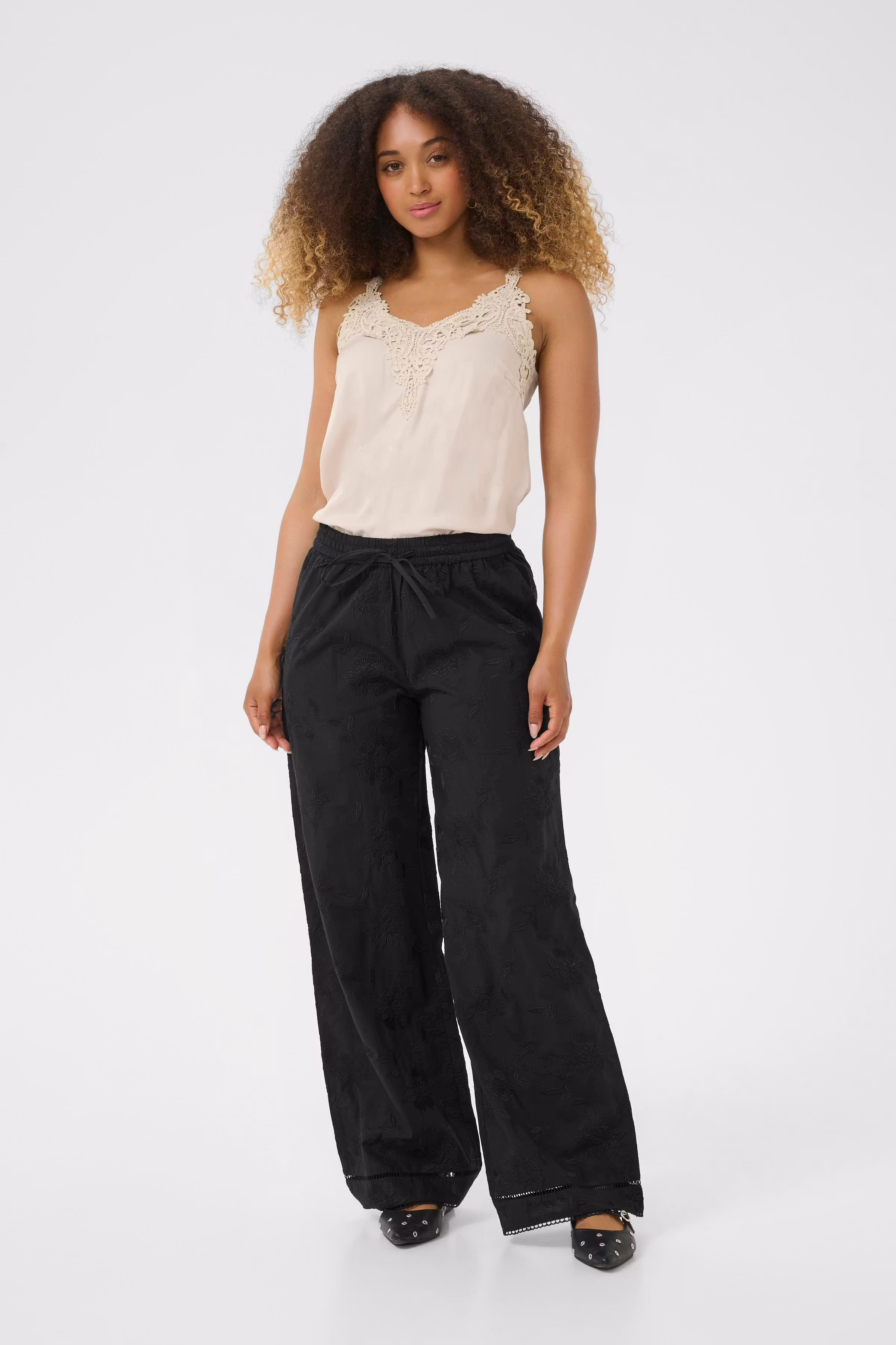 CRAnais Trousers LOOKBOOK FRONT 10614318-100120