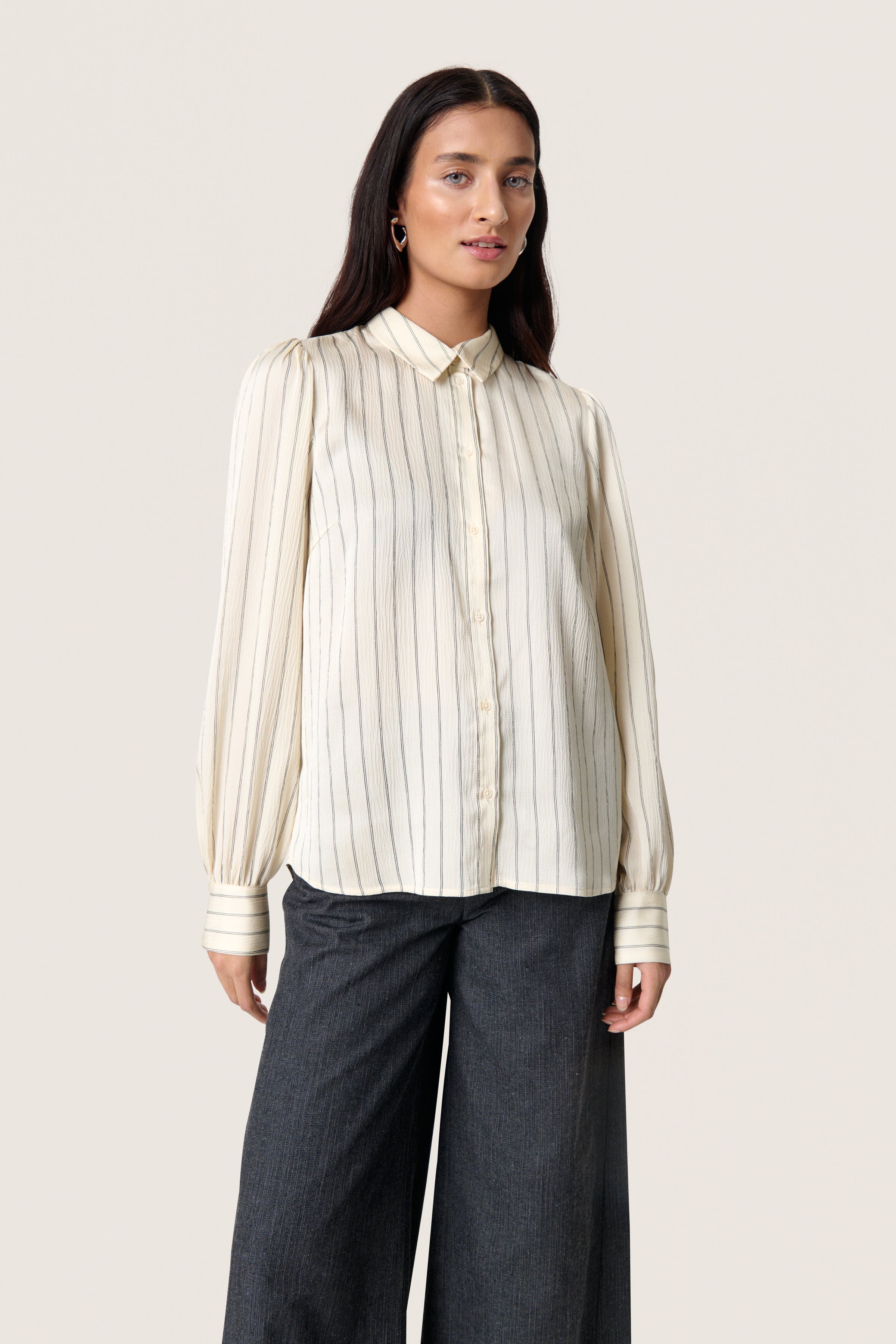 SLIoana Shirt LOOKBOOK FRONT 30408706-303524