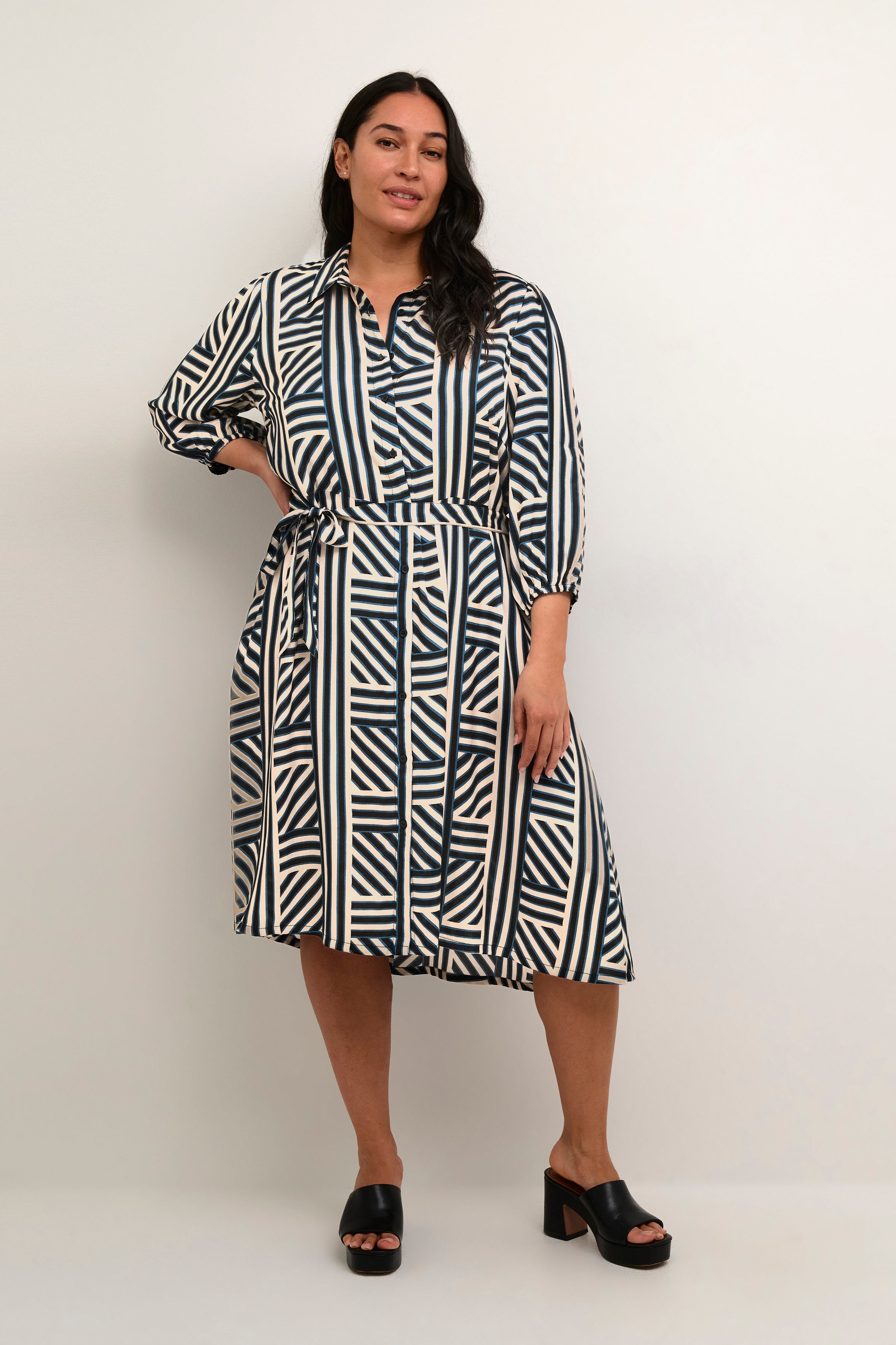 KCfia Dress LOOKBOOK FRONT 10582073-105356