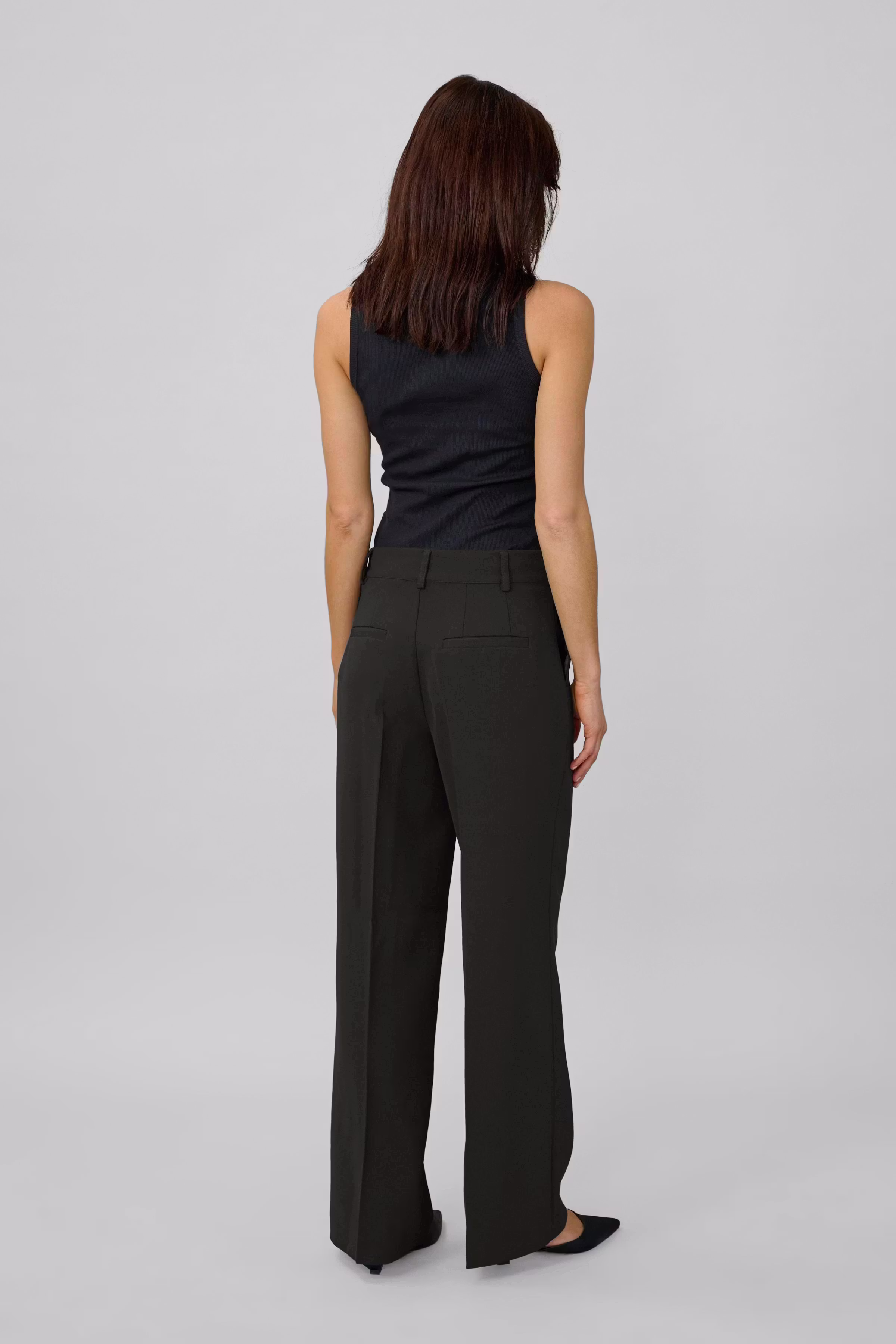29 THE TAILORED PANT LOOKBOOK BACK 10703972-100031