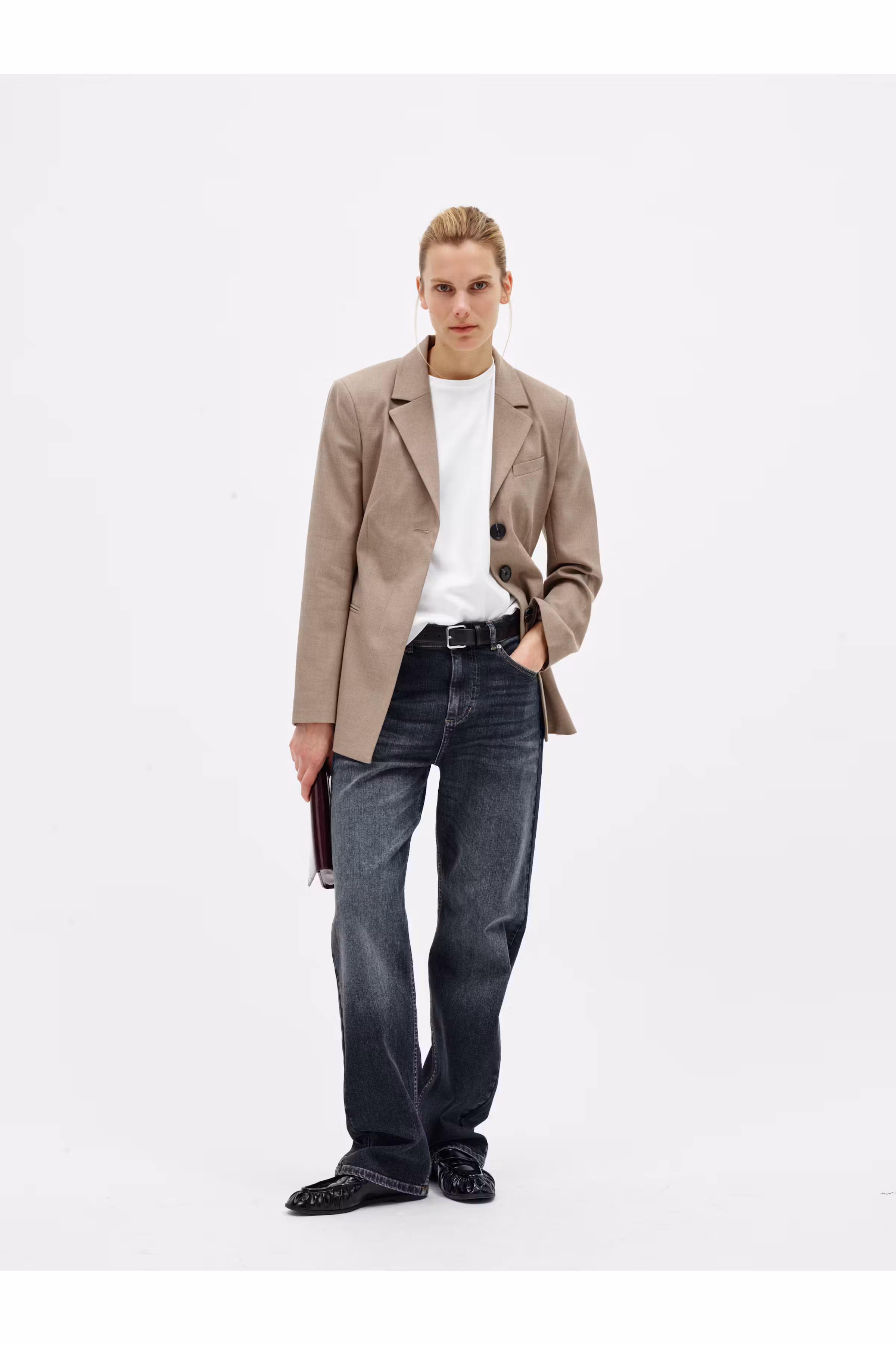CAPRIEIW Blazer LOCATION NONE 30113089-1715061