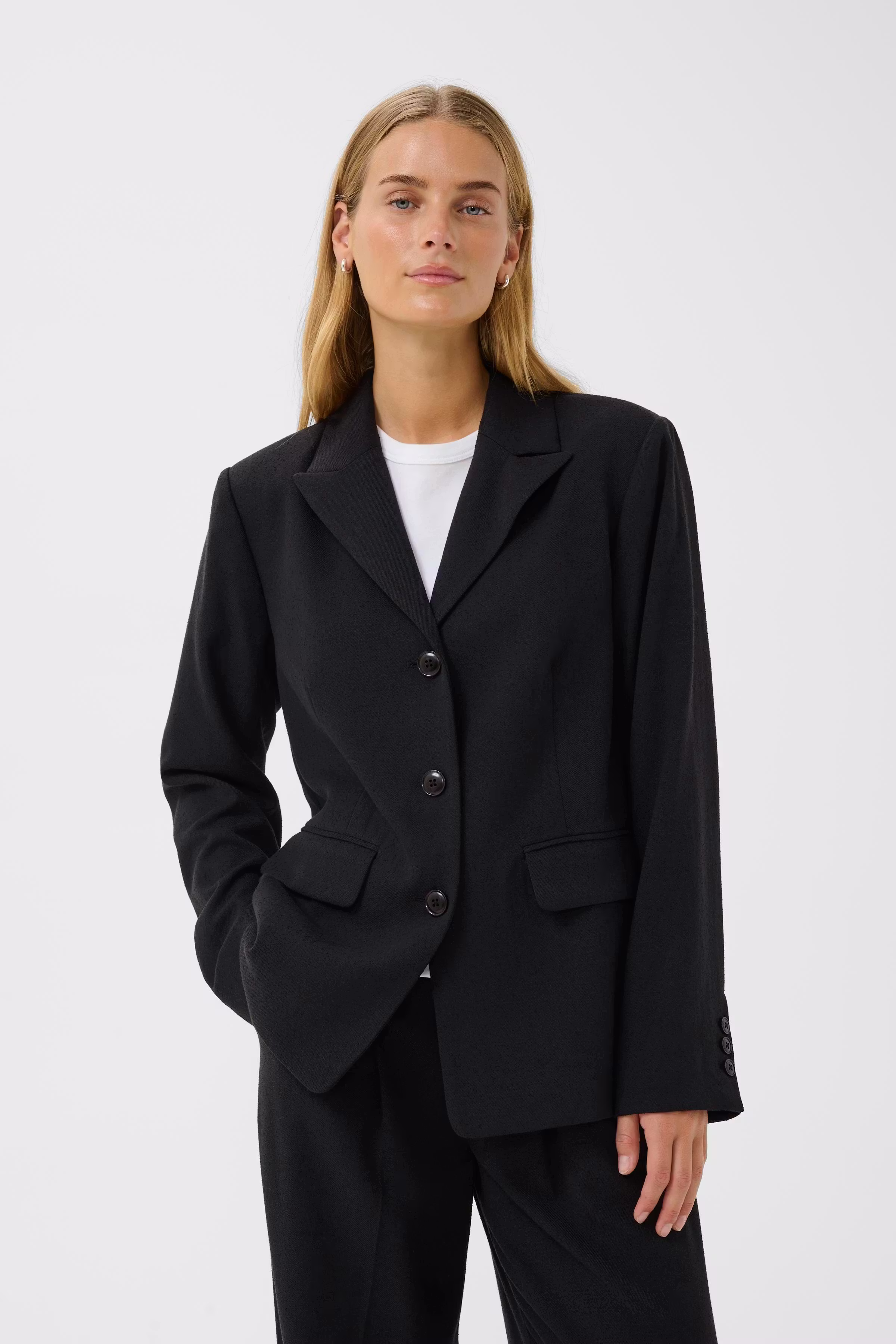 SalihaPW Blazer LOOKBOOK FRONT 30309949-194008