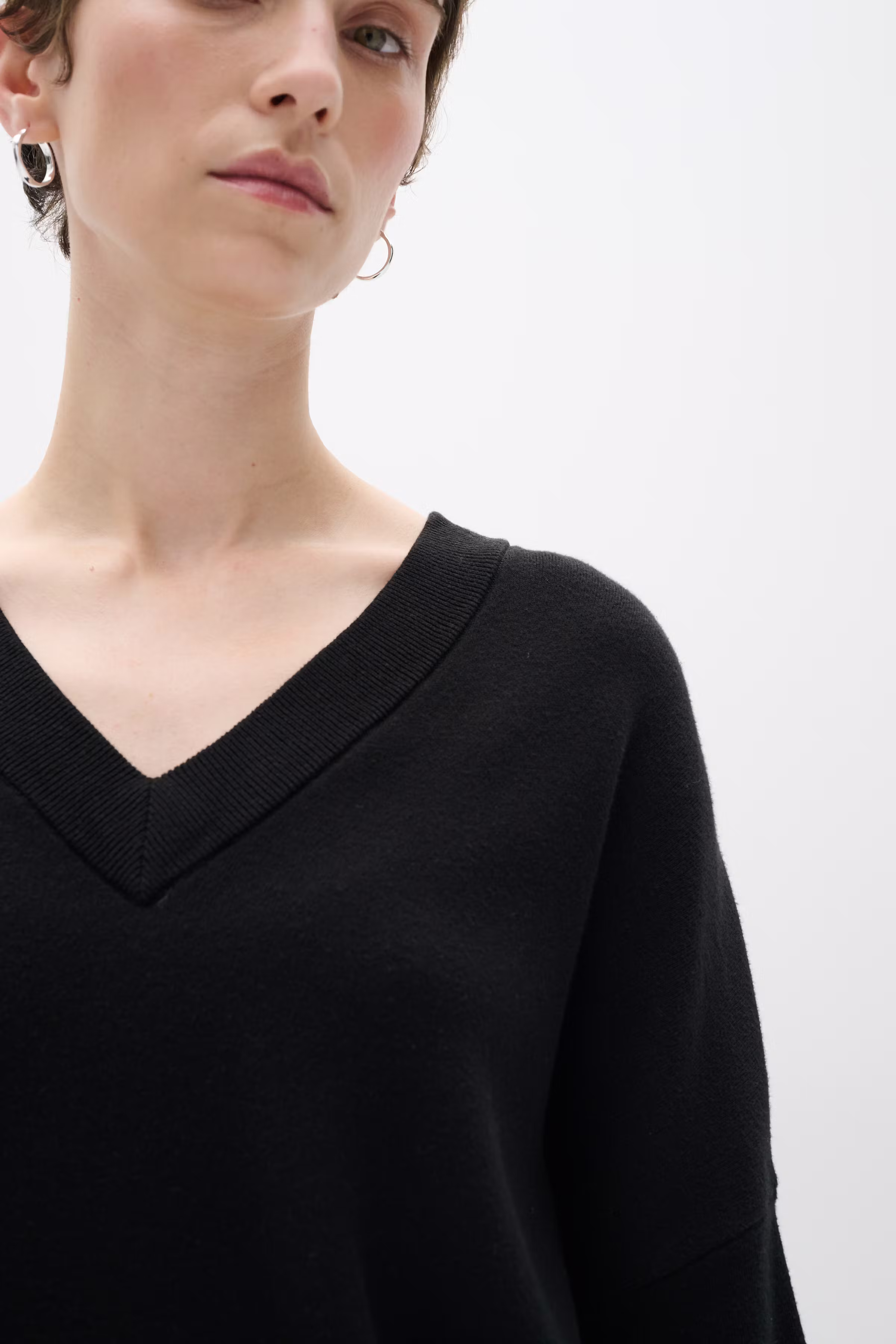 FosterIW V-neck Pullover LOOKBOOK DETAIL 30106899-194008