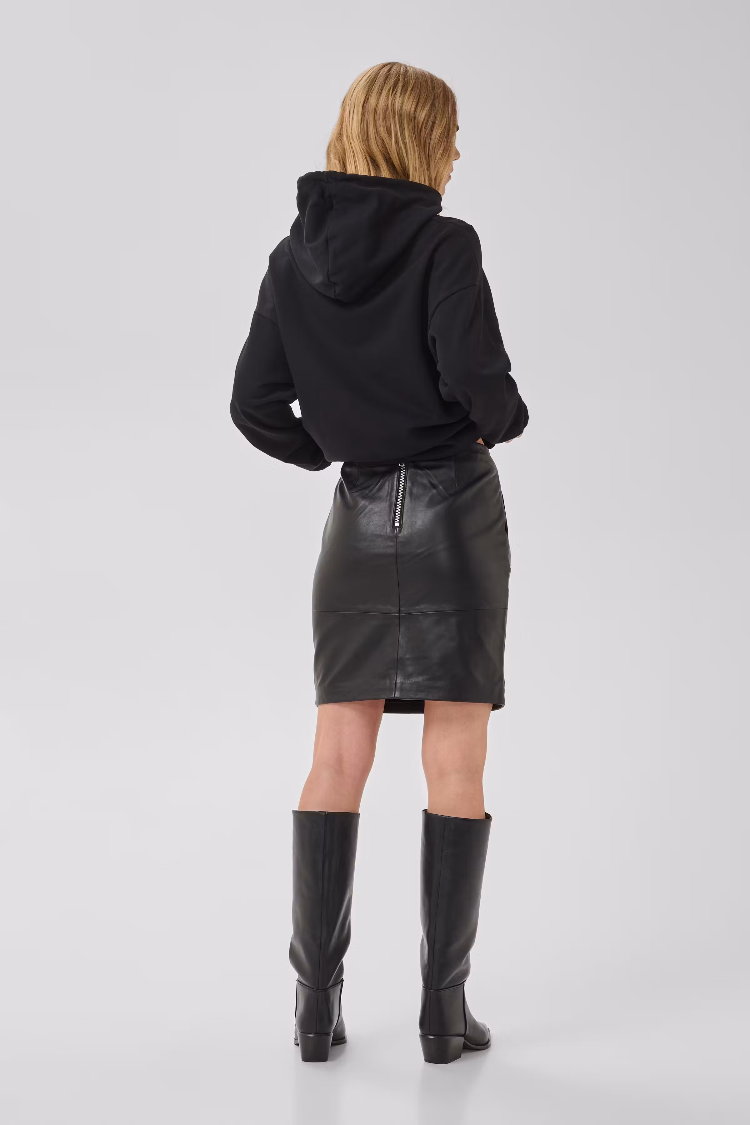 19 THE LEATHER SKIRT LOOKBOOK BACK 10703578-100031