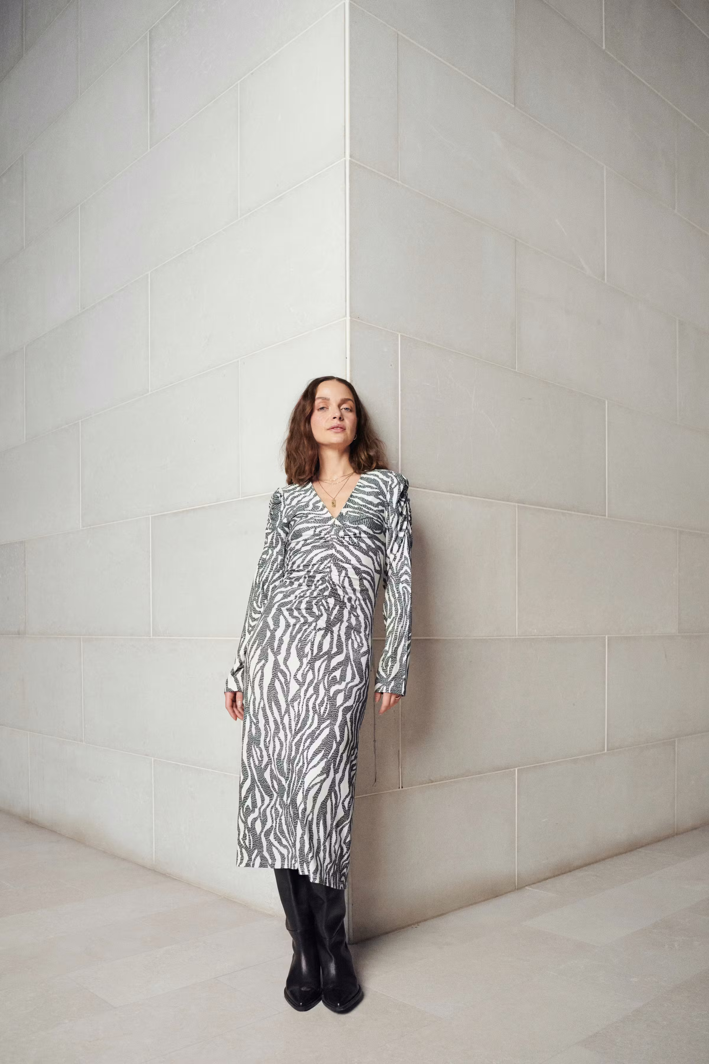 GhitaSZ Kleid LOCATION NONE 30513487-303126