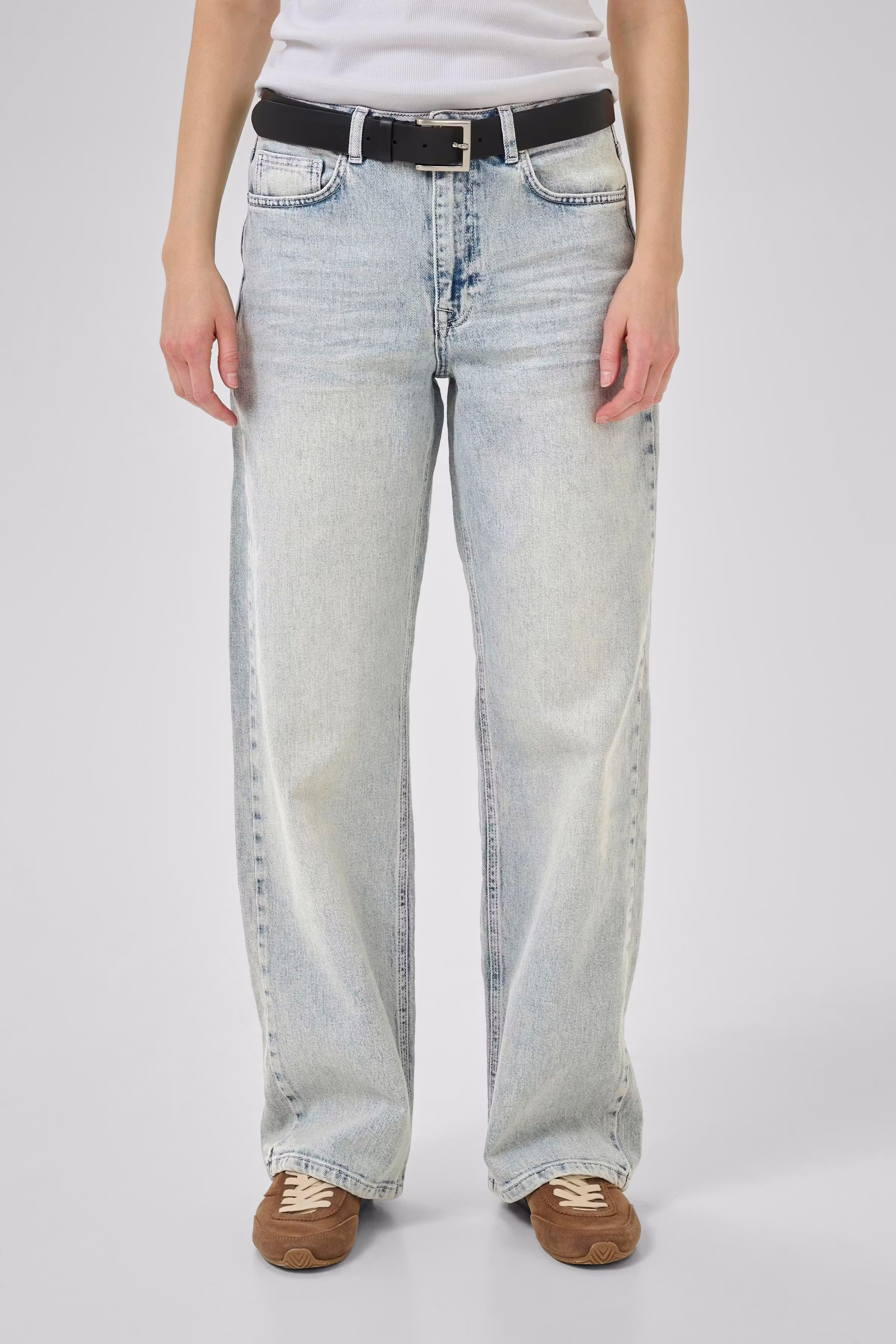 05 THE LOUIS HIGH WIDE LOOKBOOK FRONT 10704222-100050