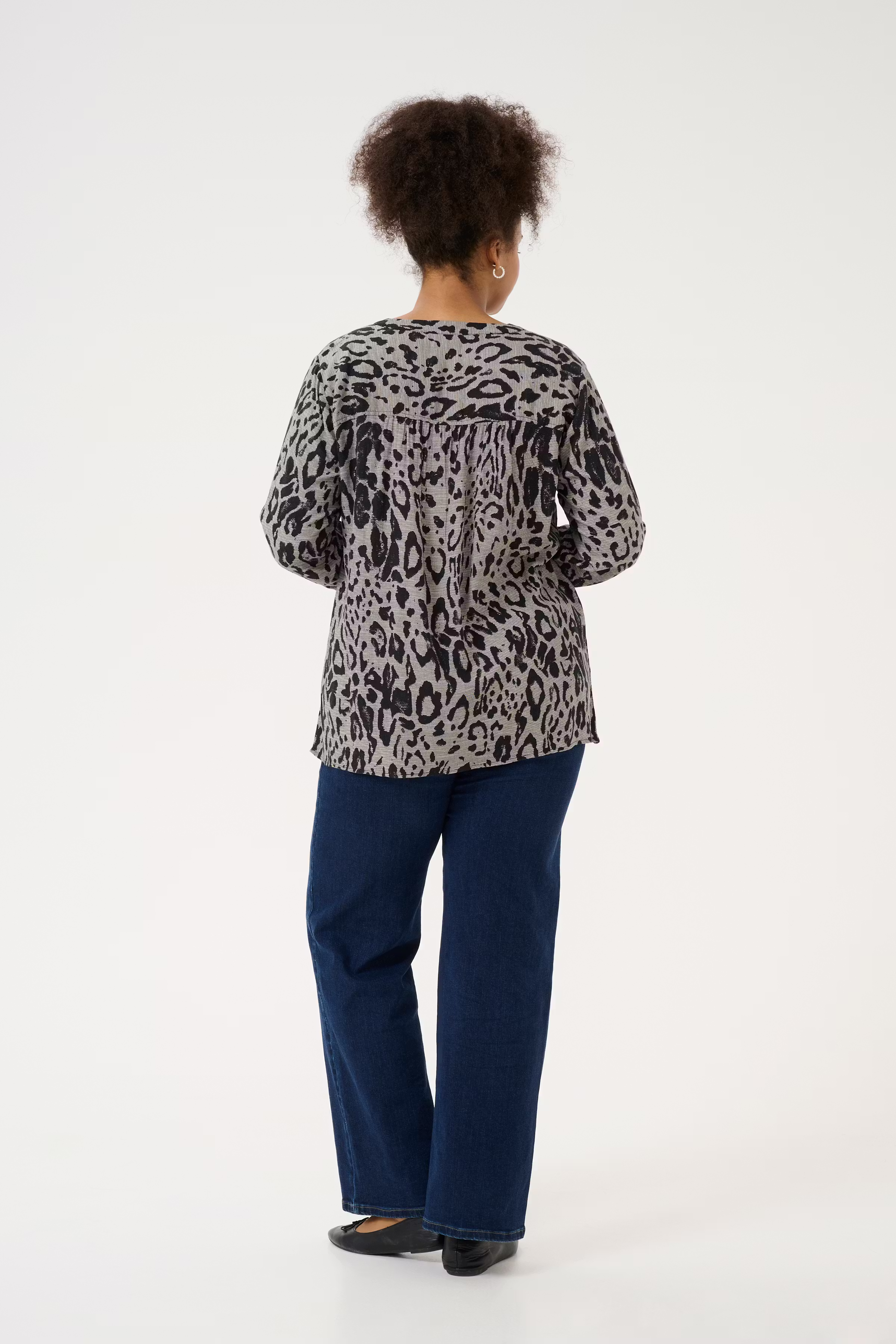 KCmille Linen Blouse LOOKBOOK BACK 10582215-107126