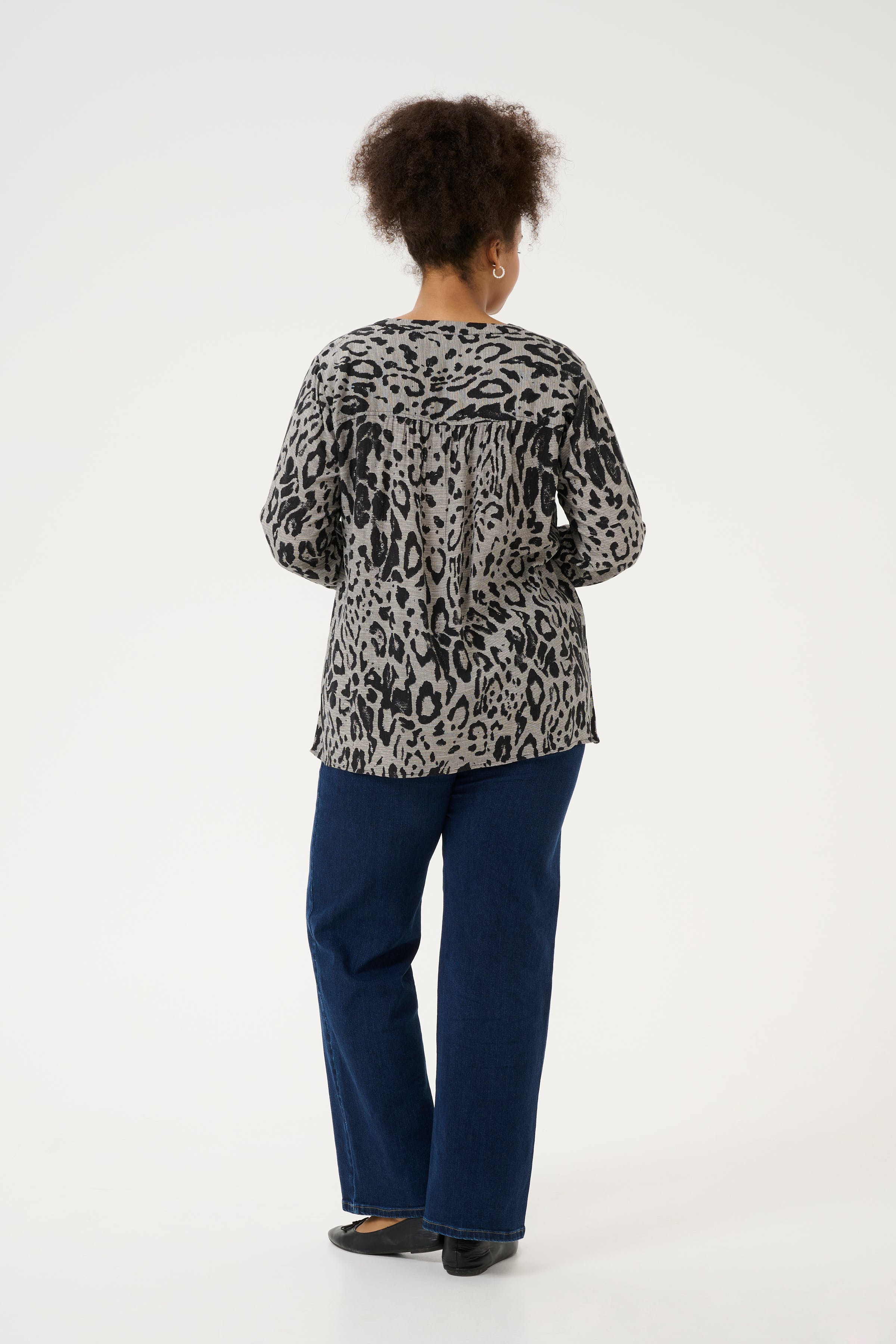 KCmille Linen Blouse LOOKBOOK BACK 10582215-107126