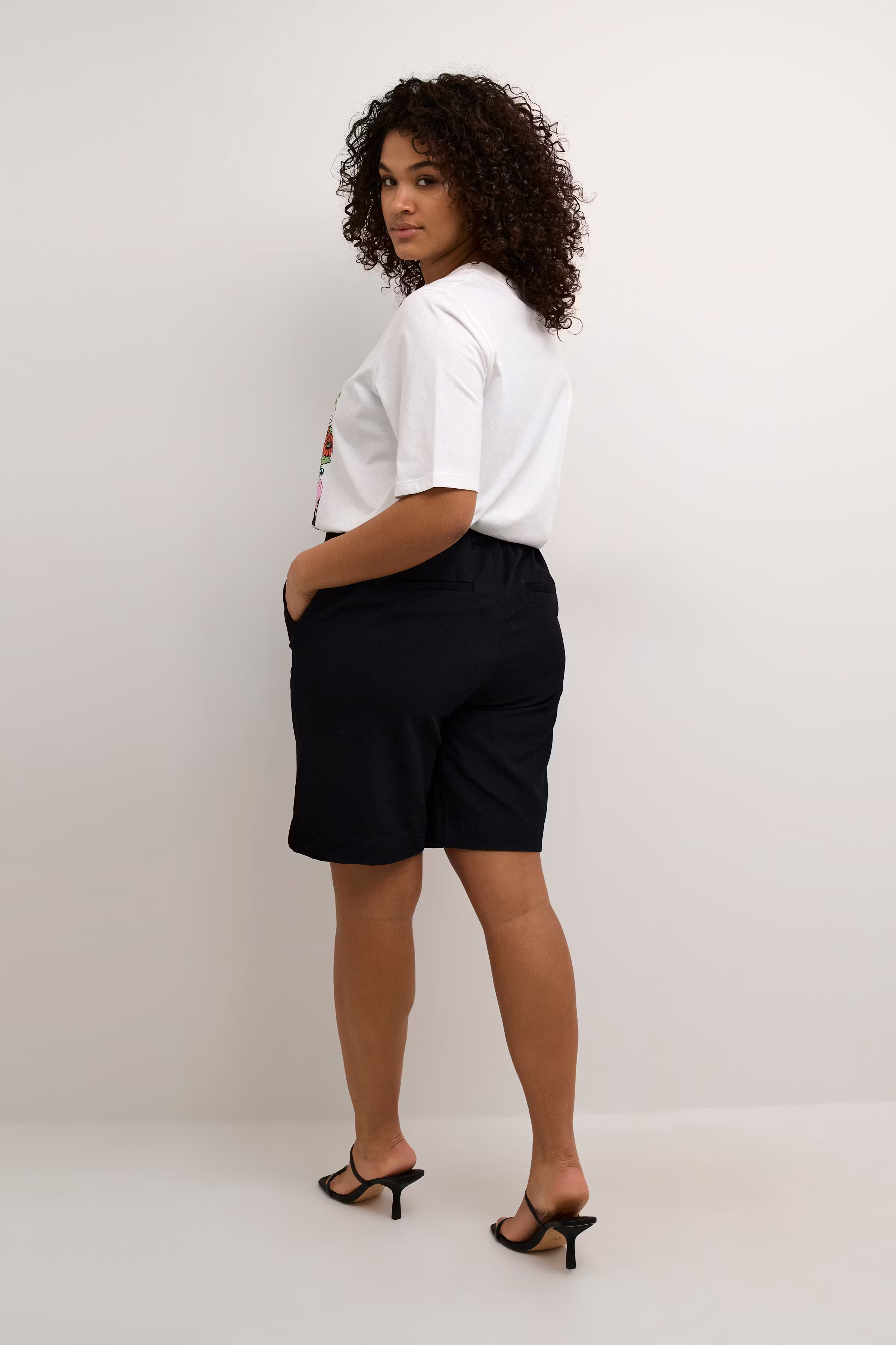 KCsakira Shorts LOOKBOOK BACK 10582348-100121