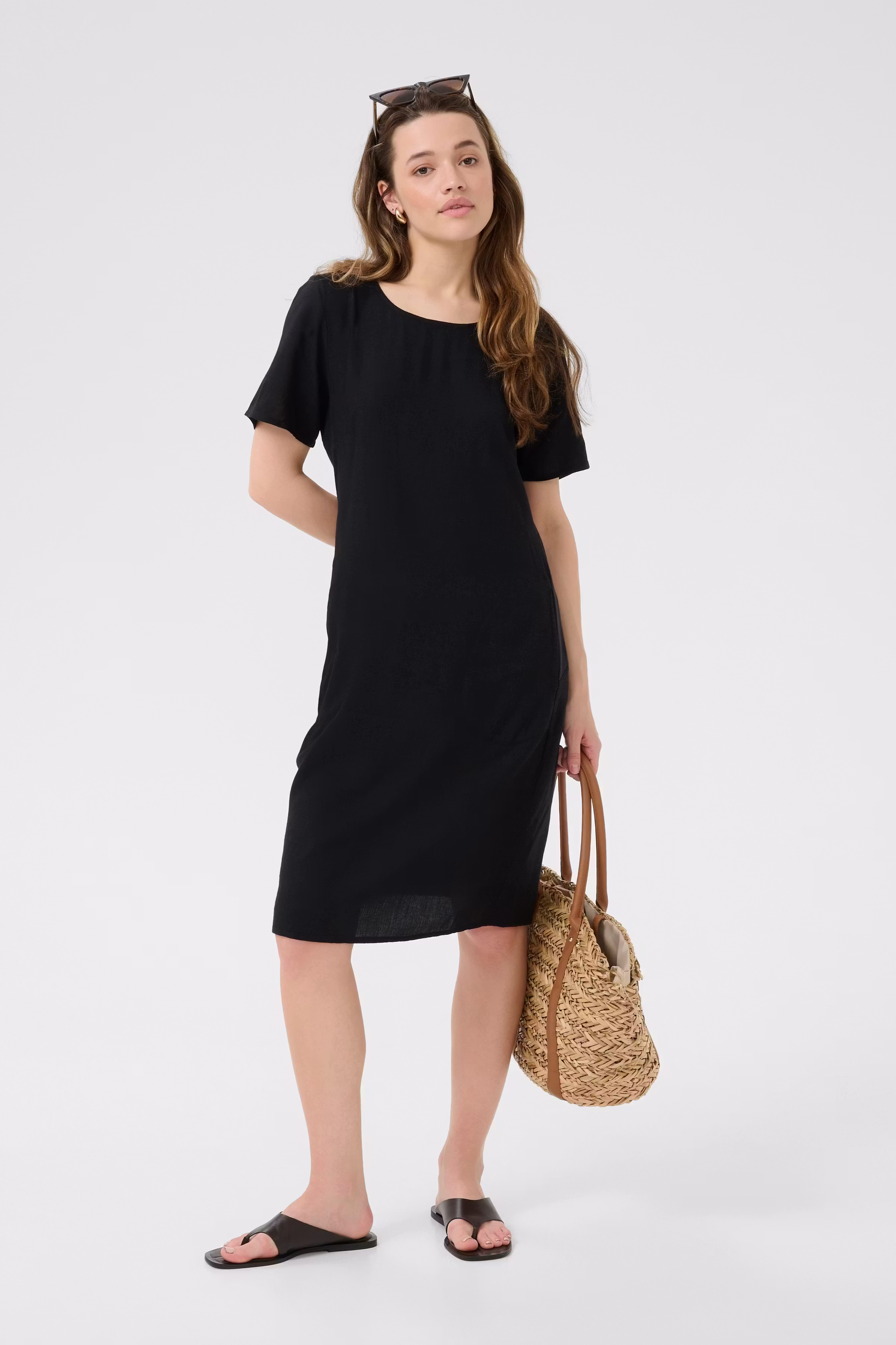 KAmilia Linen dress LOOKBOOK FRONT 10508362-100121