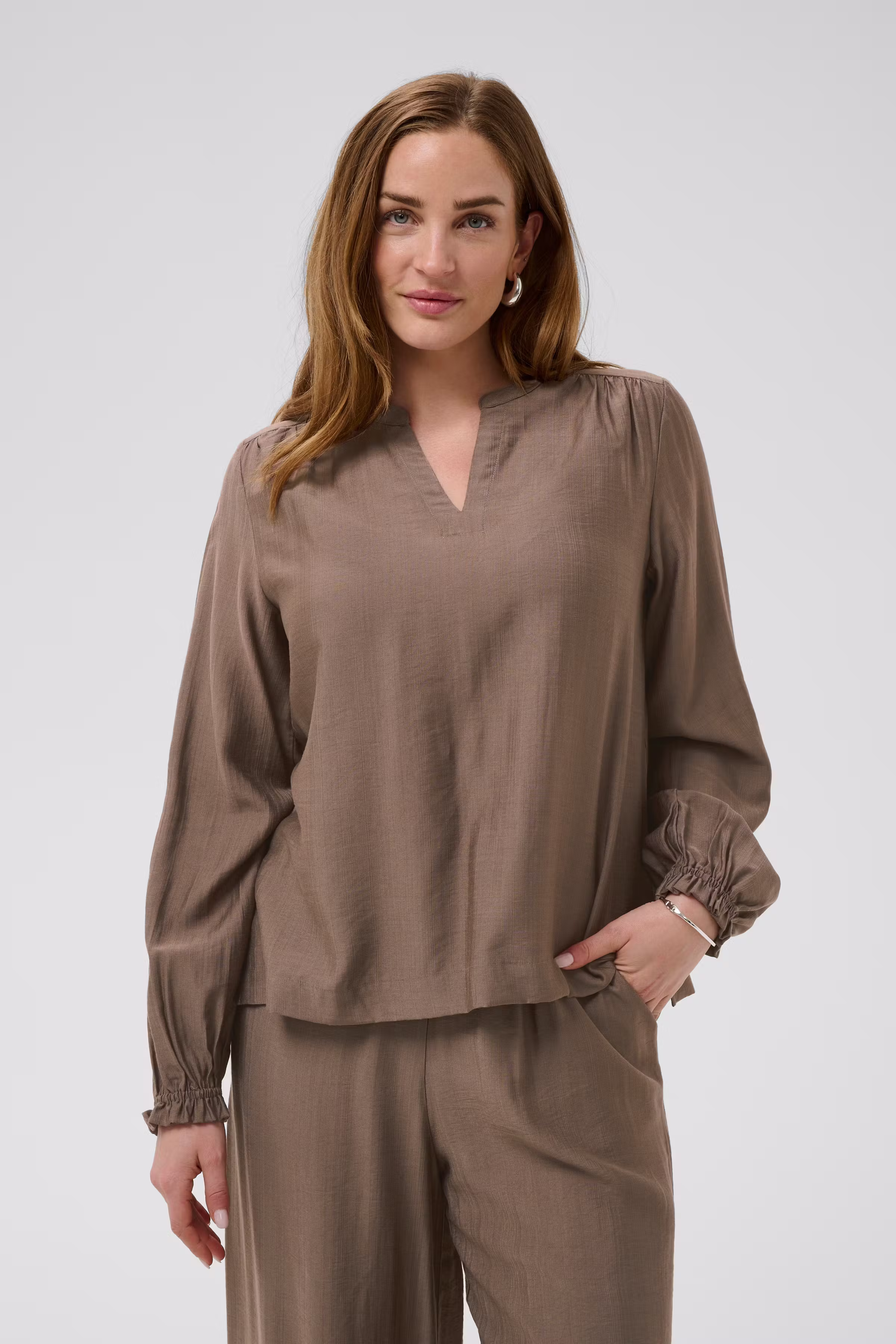 BPshila Bluse LOOKBOOK FRONT 40200133-109297