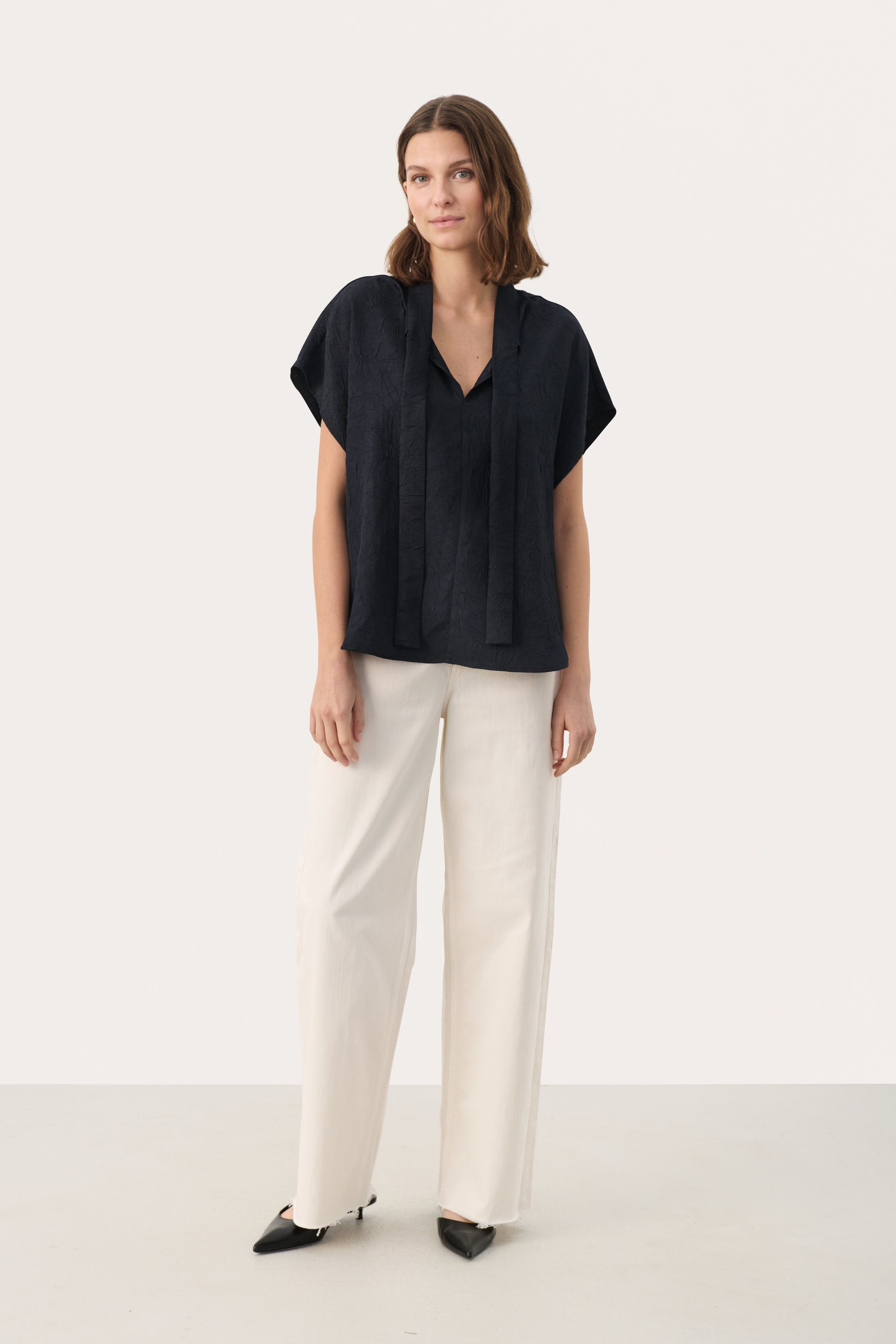 EstefaniaPW Short-sleeved blouse with a bow LOOKBOOK FRONT 30308490-194013