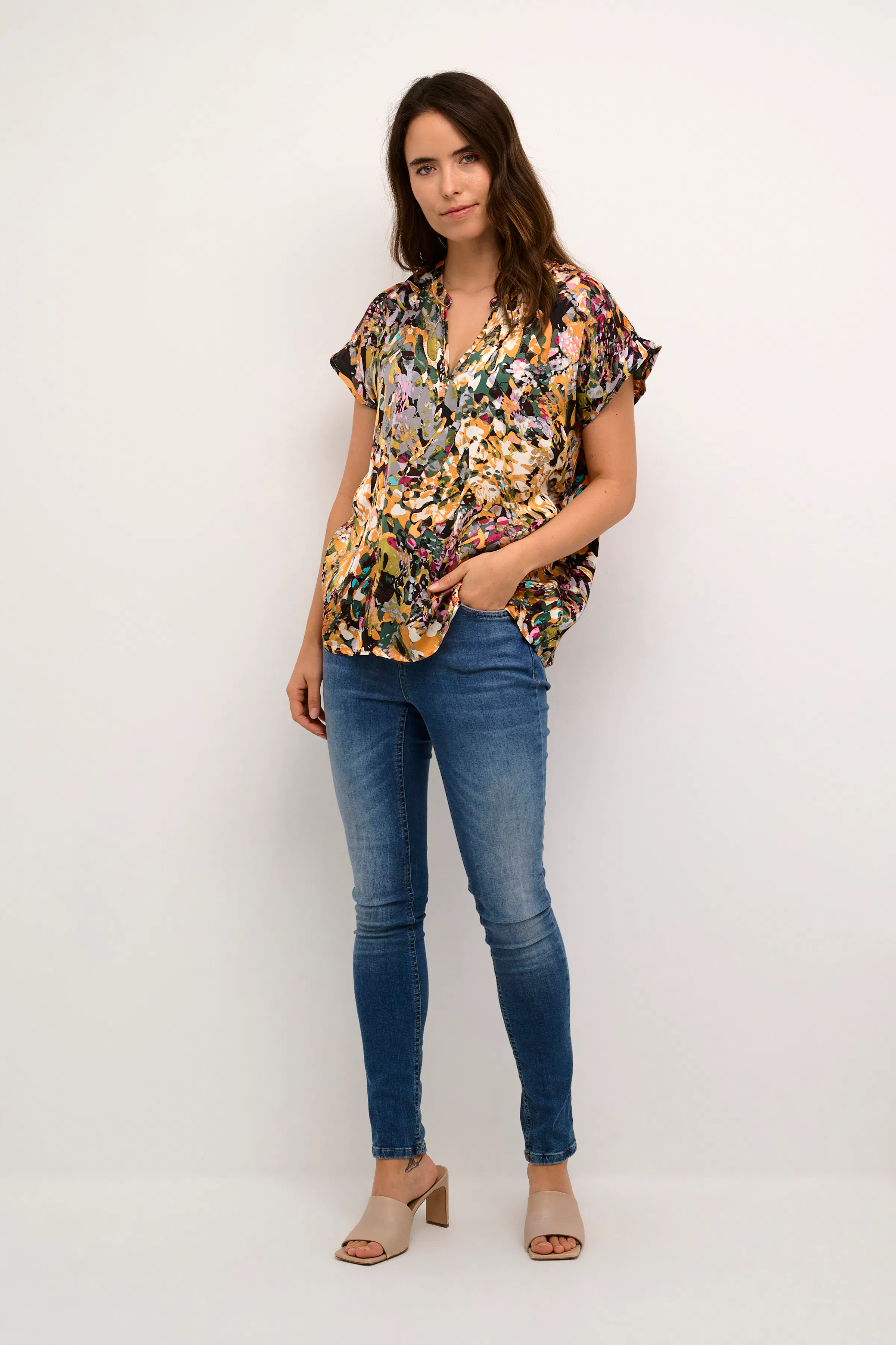 CUkia Bluse LOOKBOOK FRONT 50110795-106120