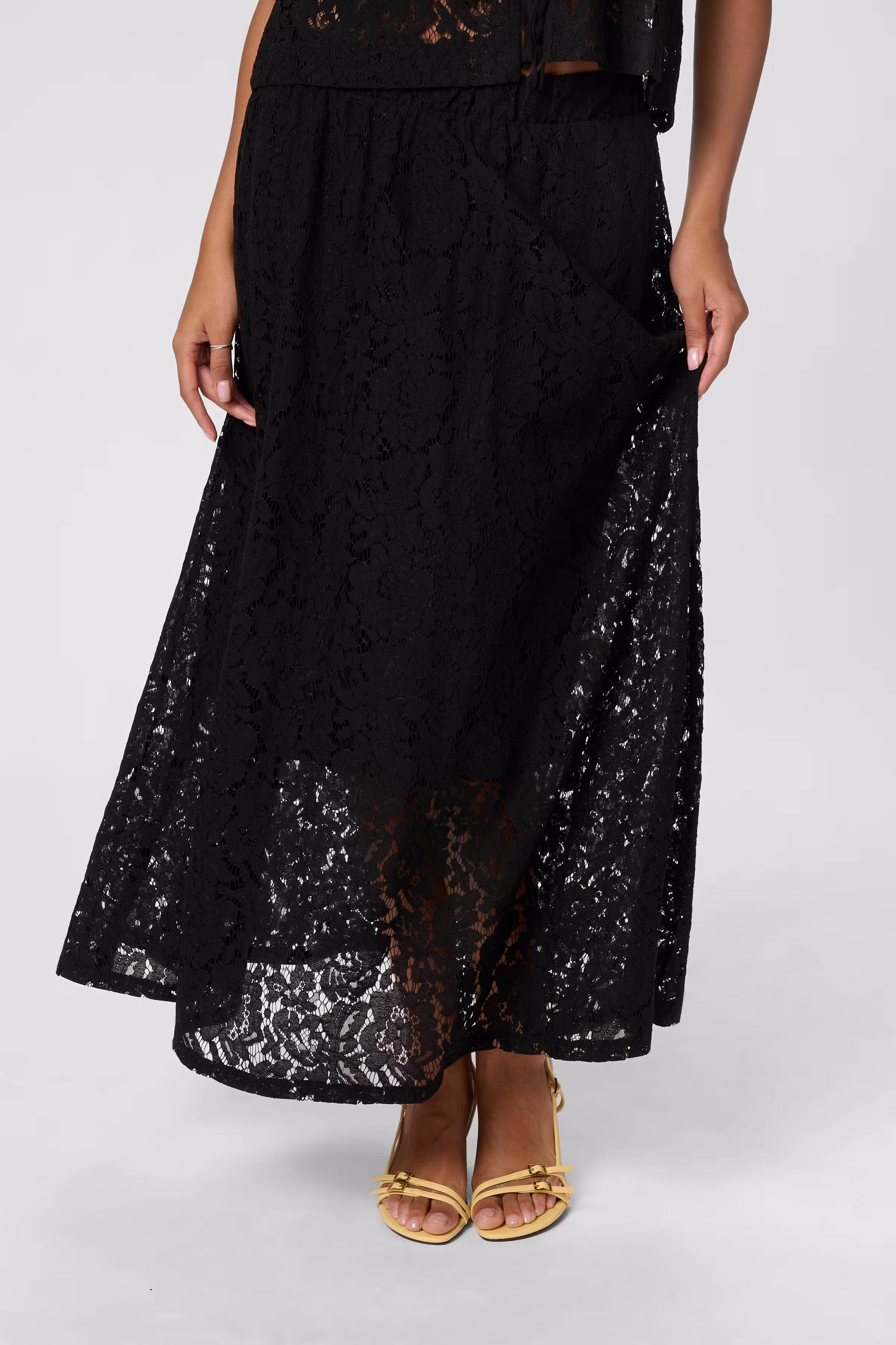 KAnomi Skirt LOOKBOOK FRONT 10510288-100121