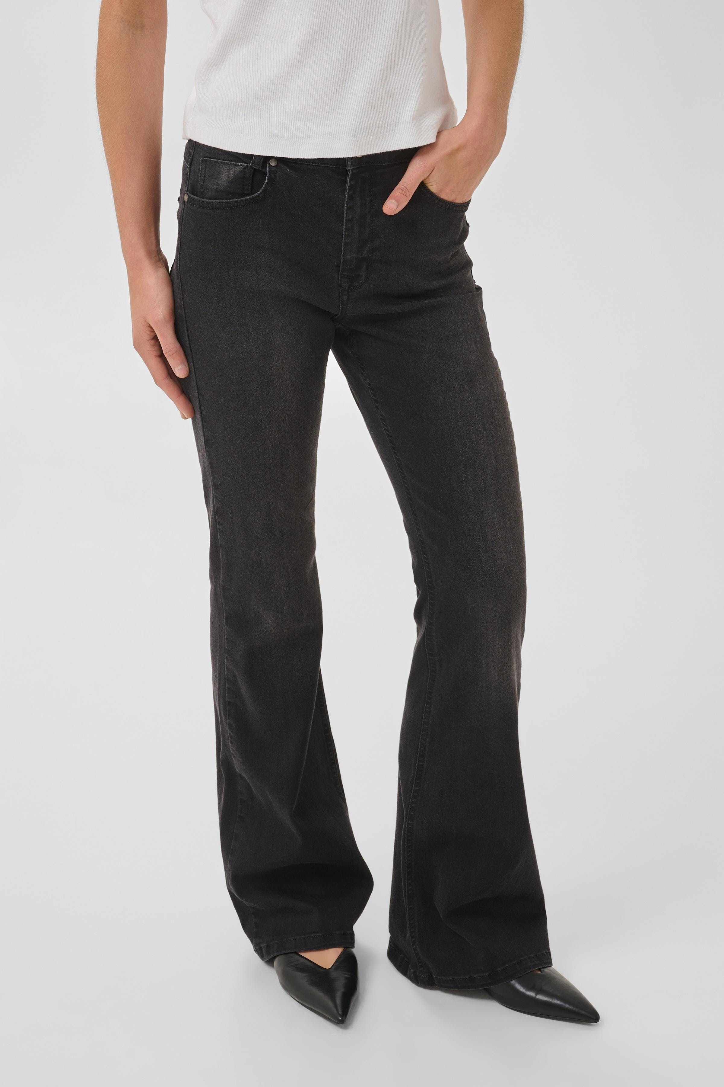 36 THE DEKOTA HIGH BOOTCUT JEANS LOOKBOOK FRONT 10704209-100069