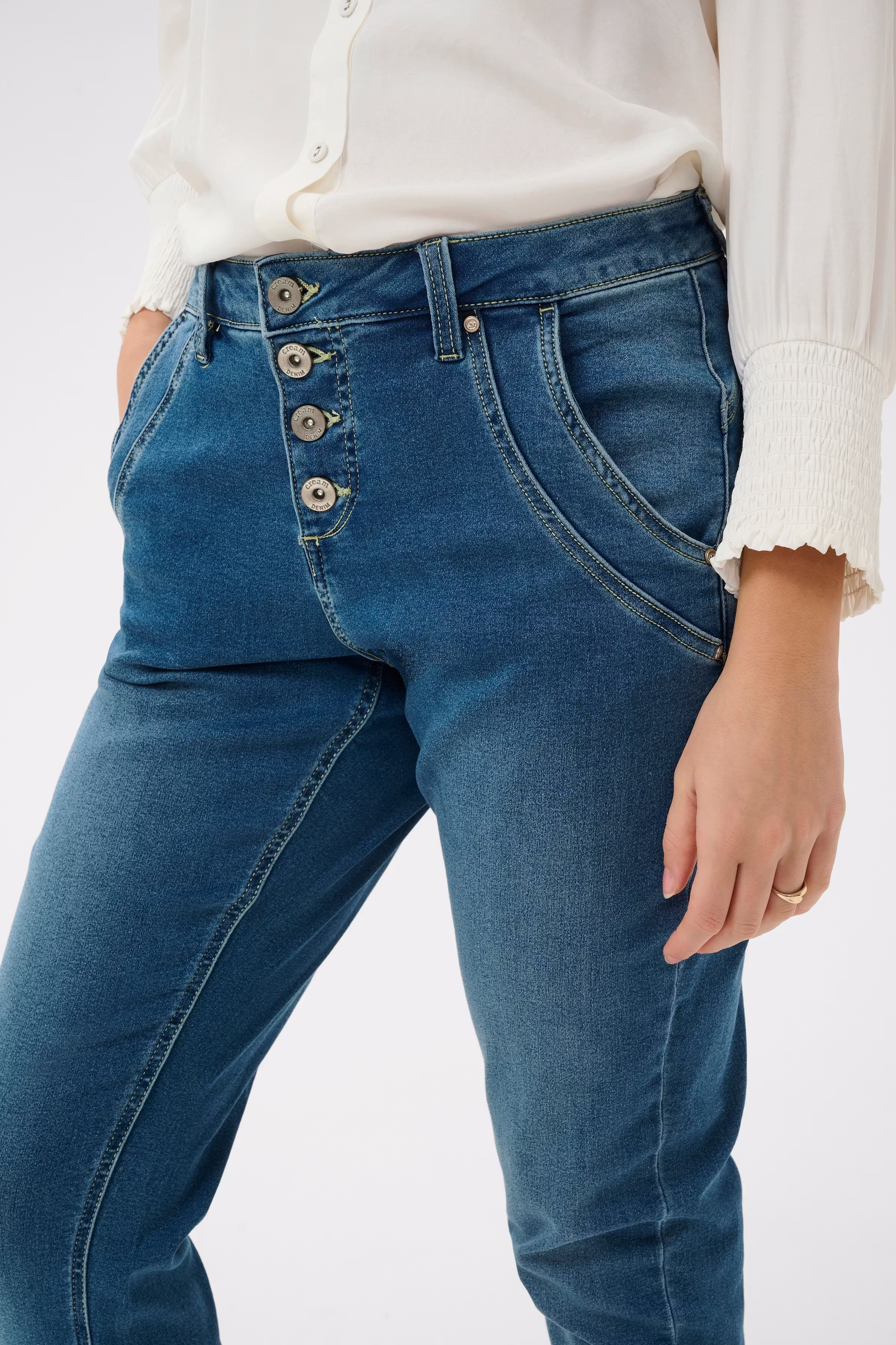 CRSandy Jeans LOOKBOOK DETAIL 10610602-102572