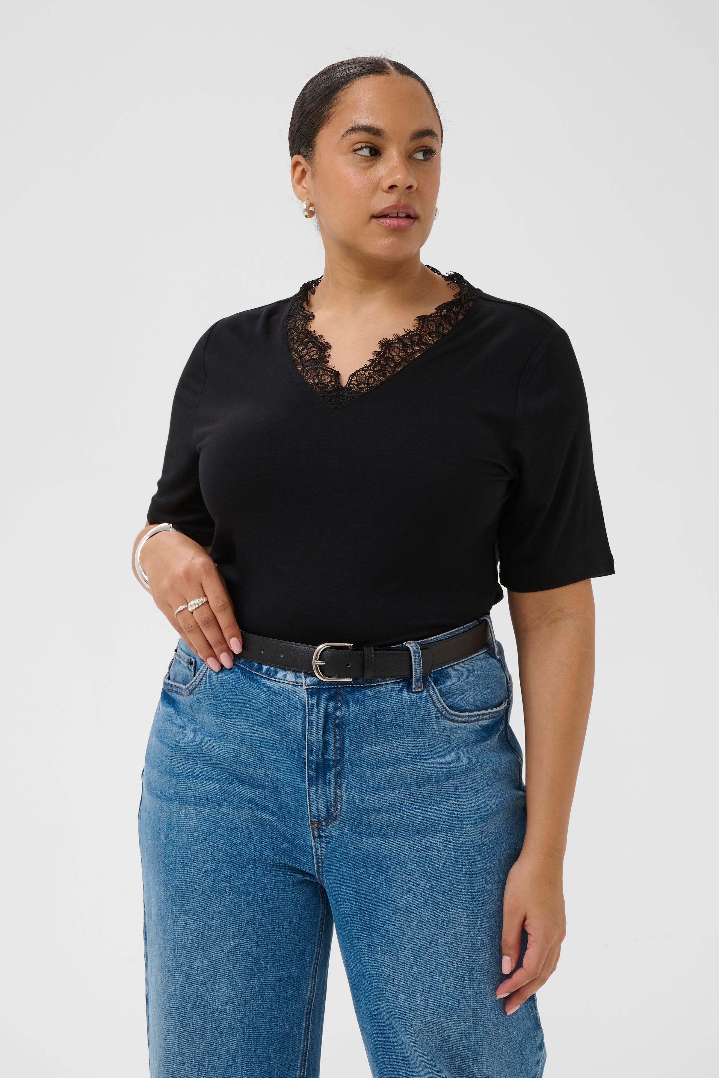 KCcarli T-shirt LOOKBOOK FRONT 10584485-100121