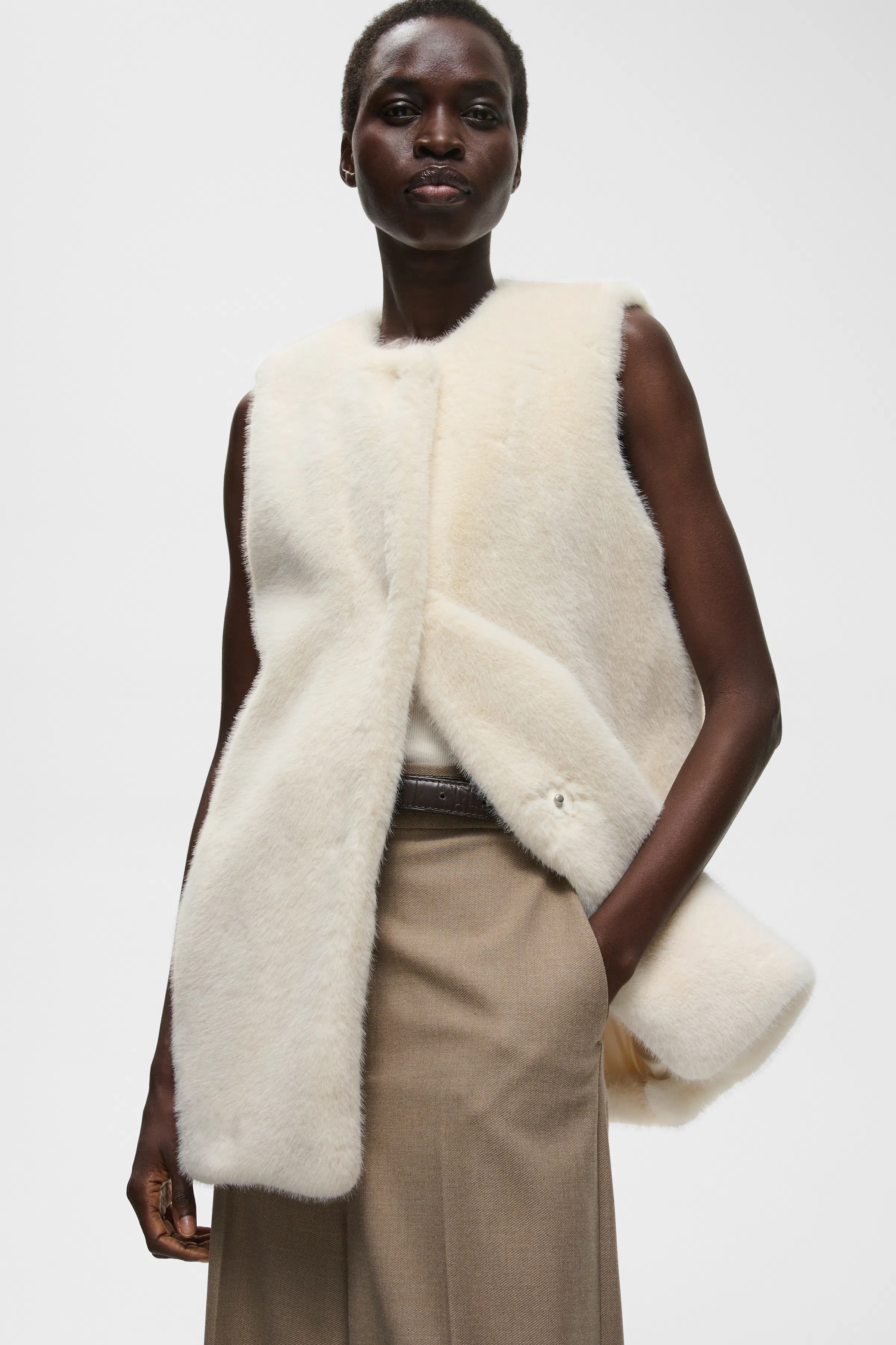 YASMINAHIW Weste LOOKBOOK DETAIL 30112979-110907