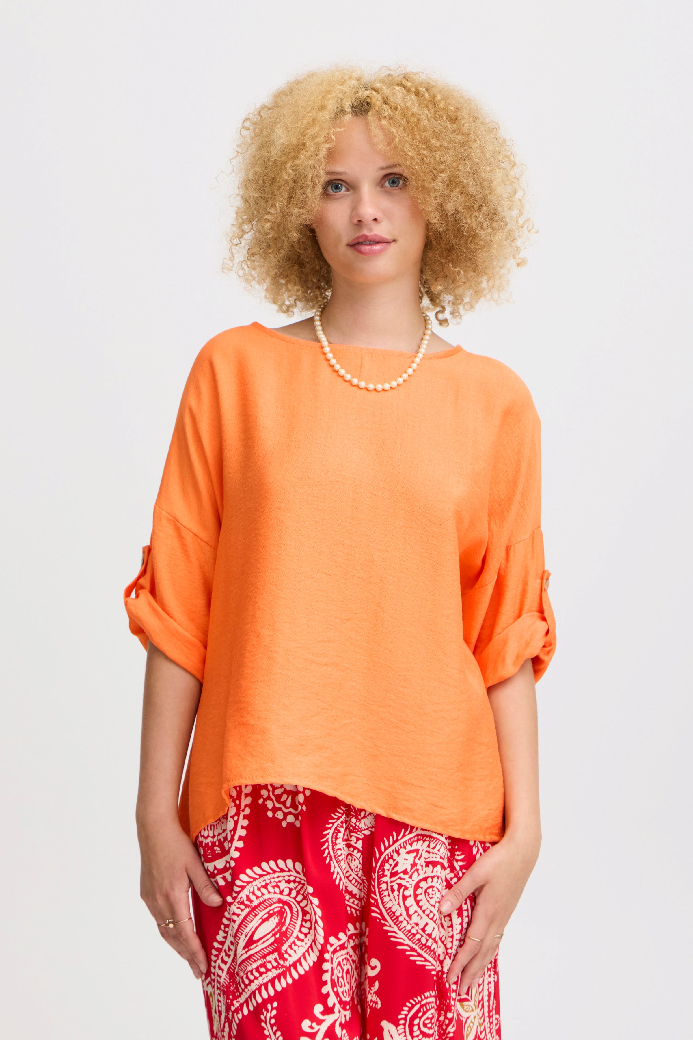 SBGULIA Bluse LOOKBOOK FRONT 22100620-161360