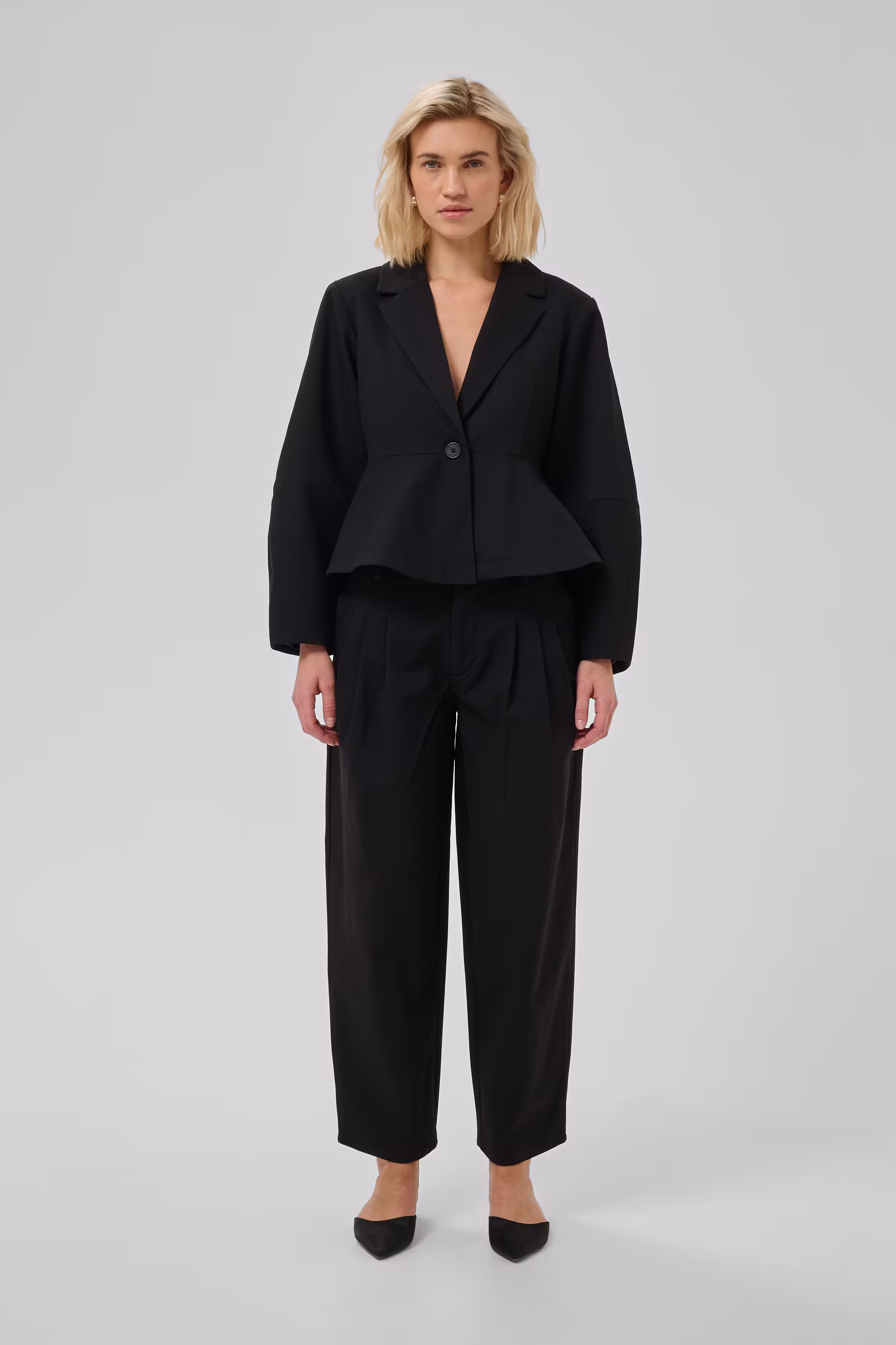 MWEvie Trousers LOOKBOOK FRONT 10705723-100031