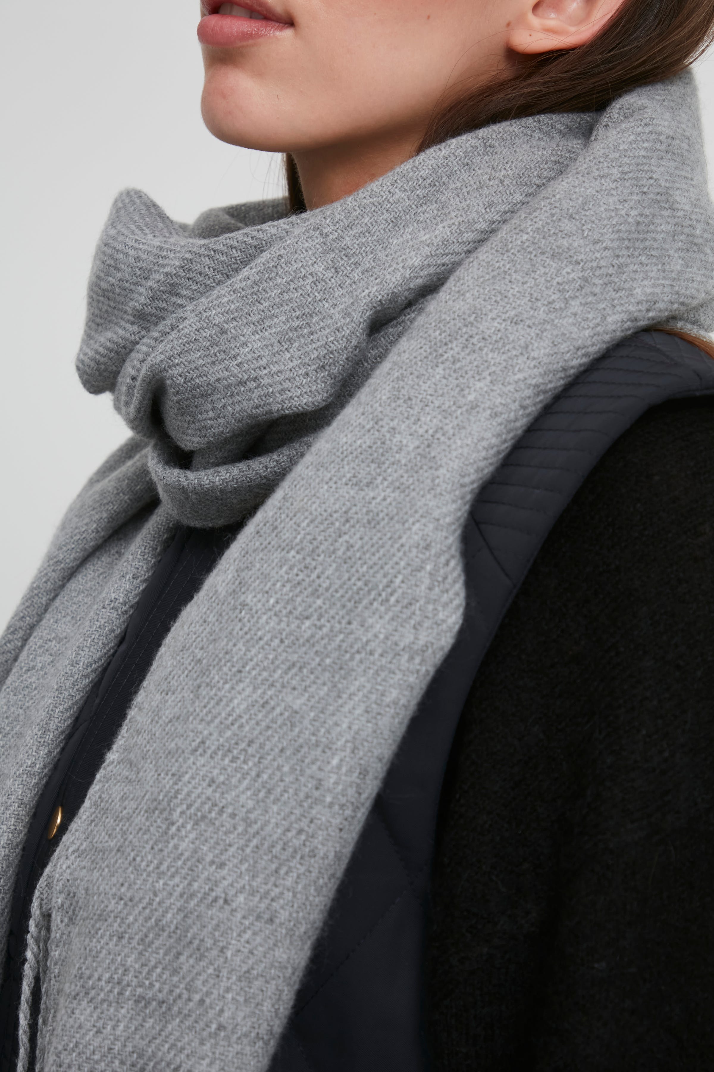 IA VARINA Sjaal LOOKBOOK DETAIL 20100968-200421