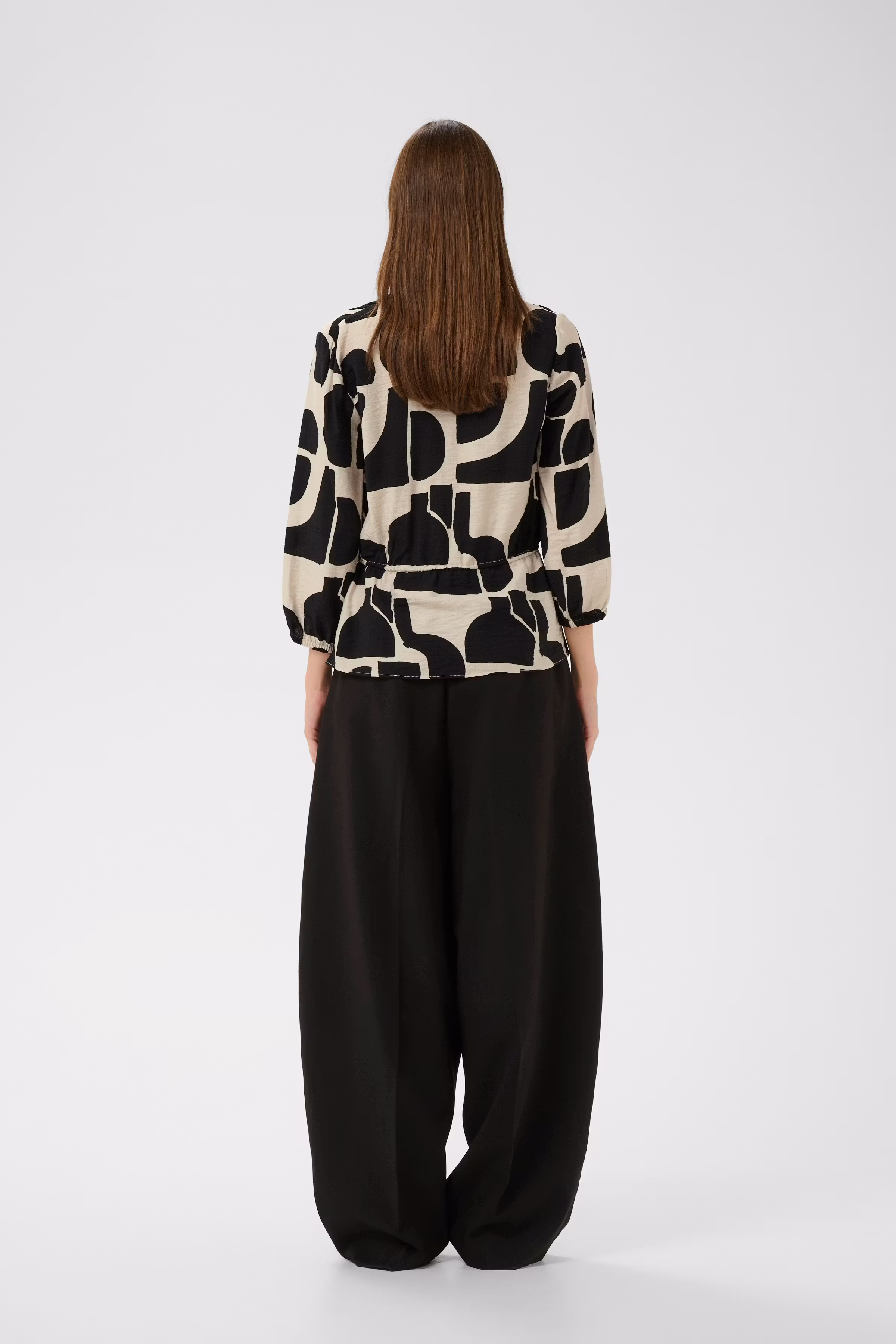 LYNNIW V-NECK Bluse LOOKBOOK BACK 30112582-900008093