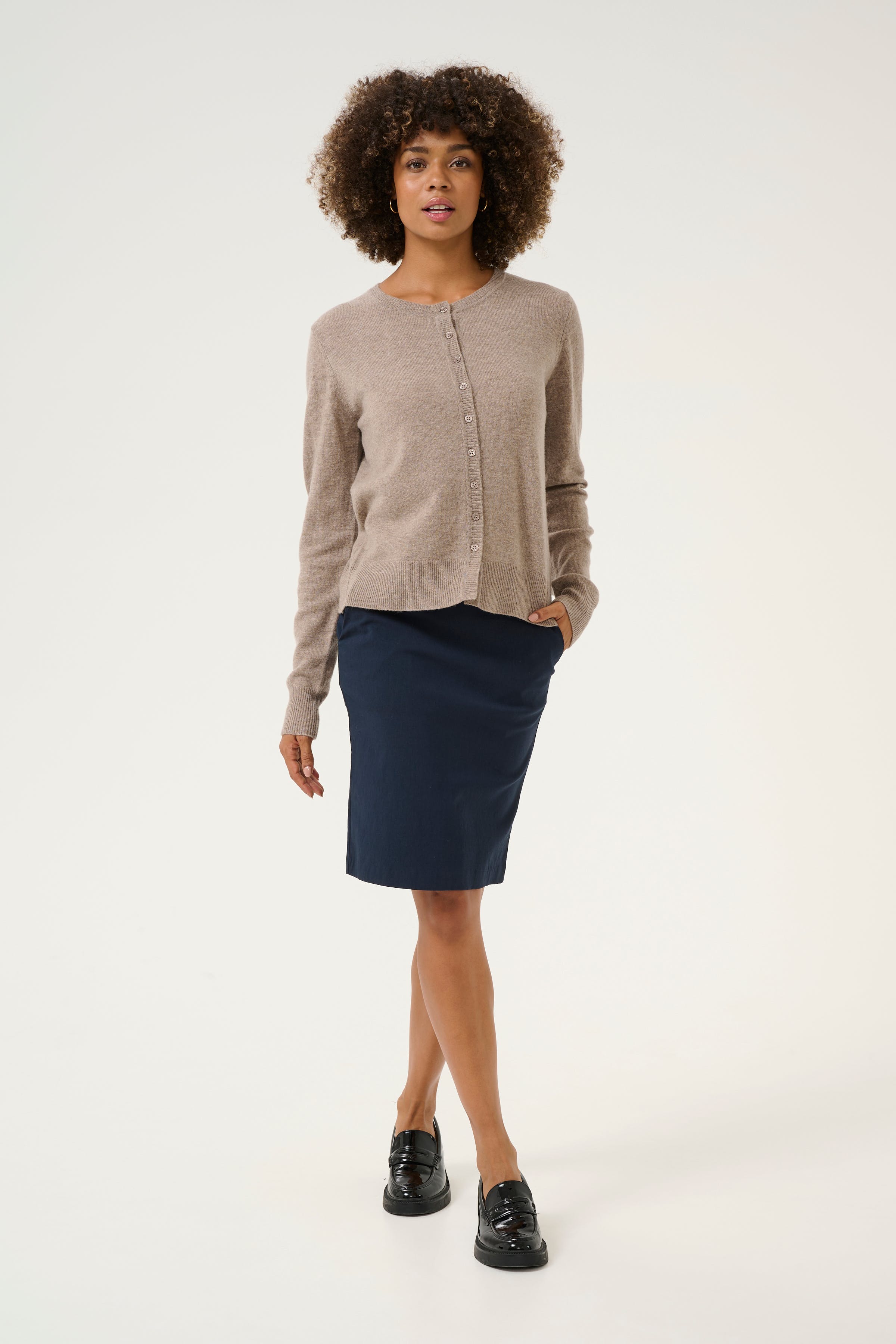 CUarrow Cardigan i kashmirblanding LOOKBOOK FRONT 50111464-1710091