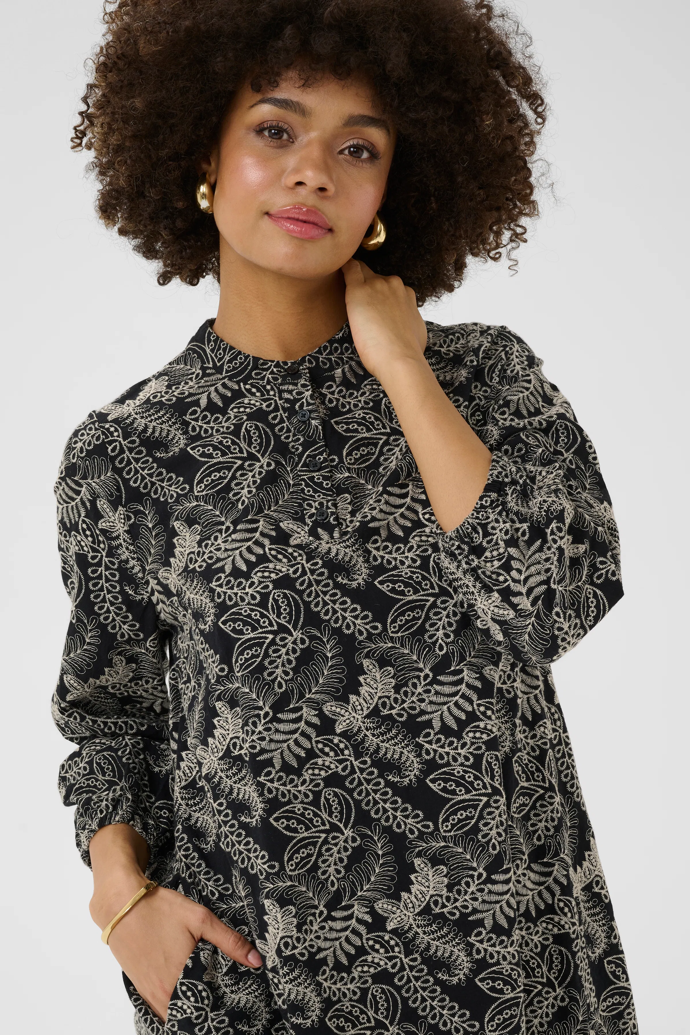 CUtaylar Kjole med broderi LOOKBOOK DETAIL 50112126-108168