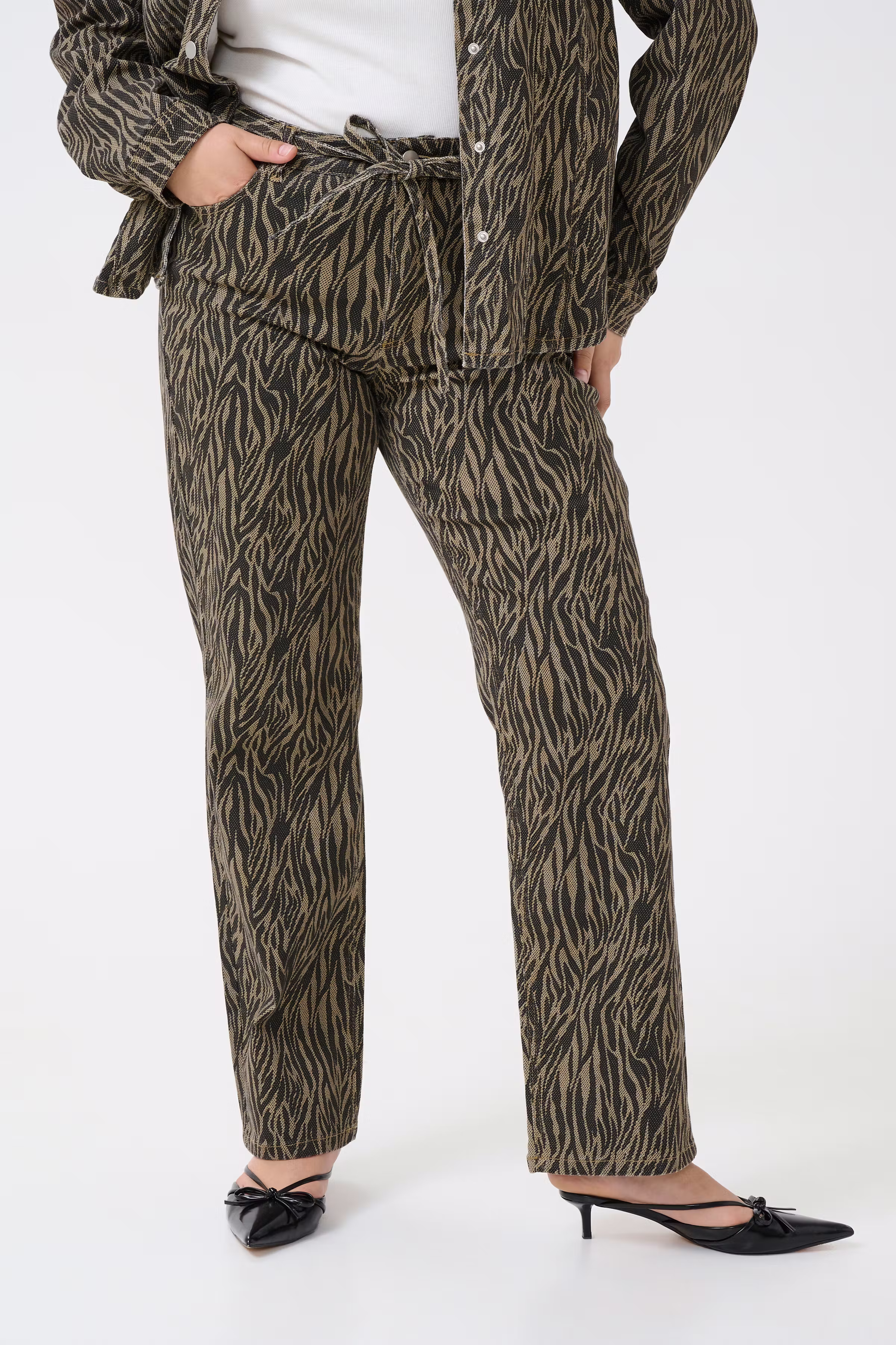 KCleonoma Jeans LOOKBOOK FRONT 10583410-107719