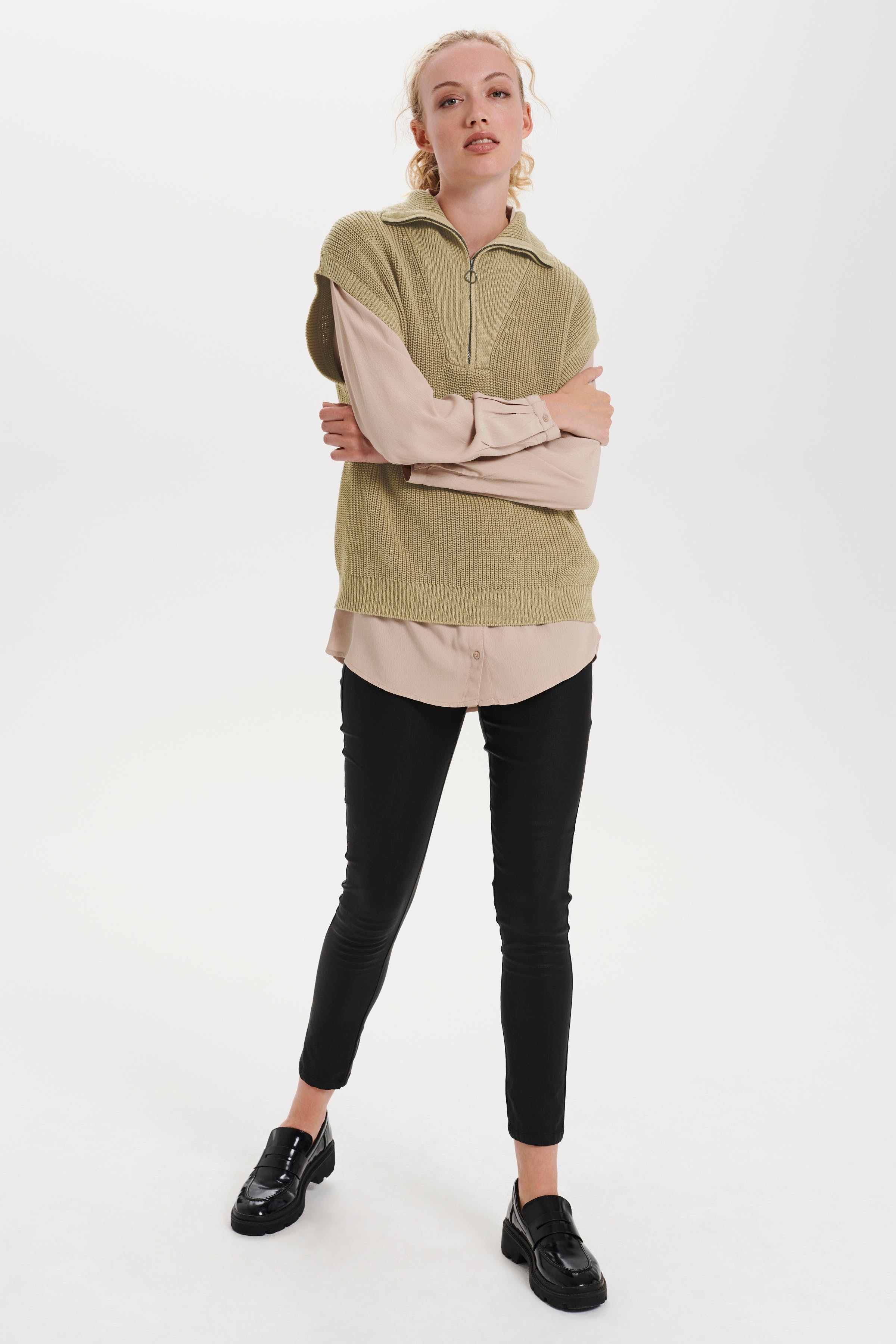 IdunSZ Vest

 LOOKBOOK FRONT 30511858-151306