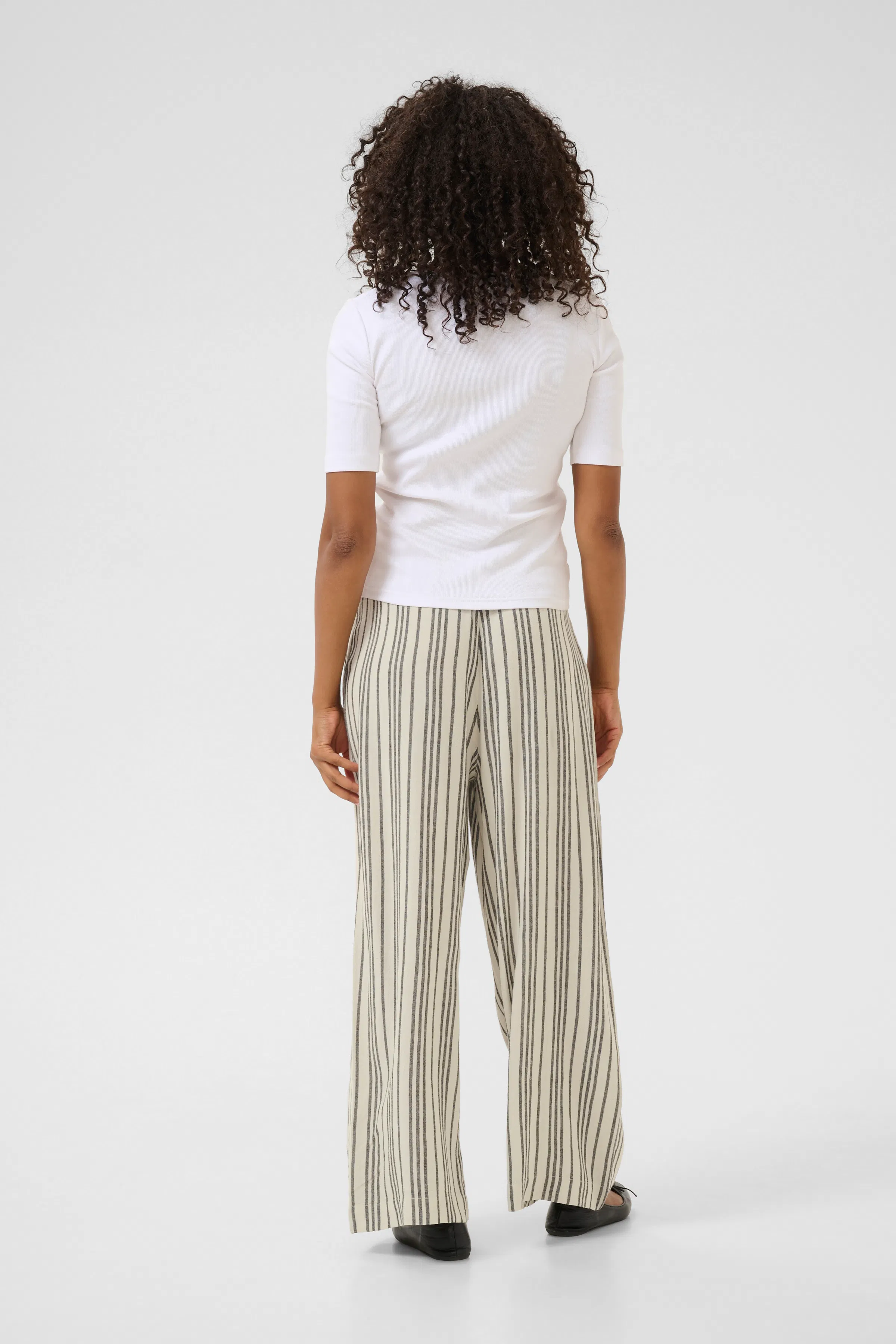 KAmilia Lin Bukser LOOKBOOK BACK 10509666-107124