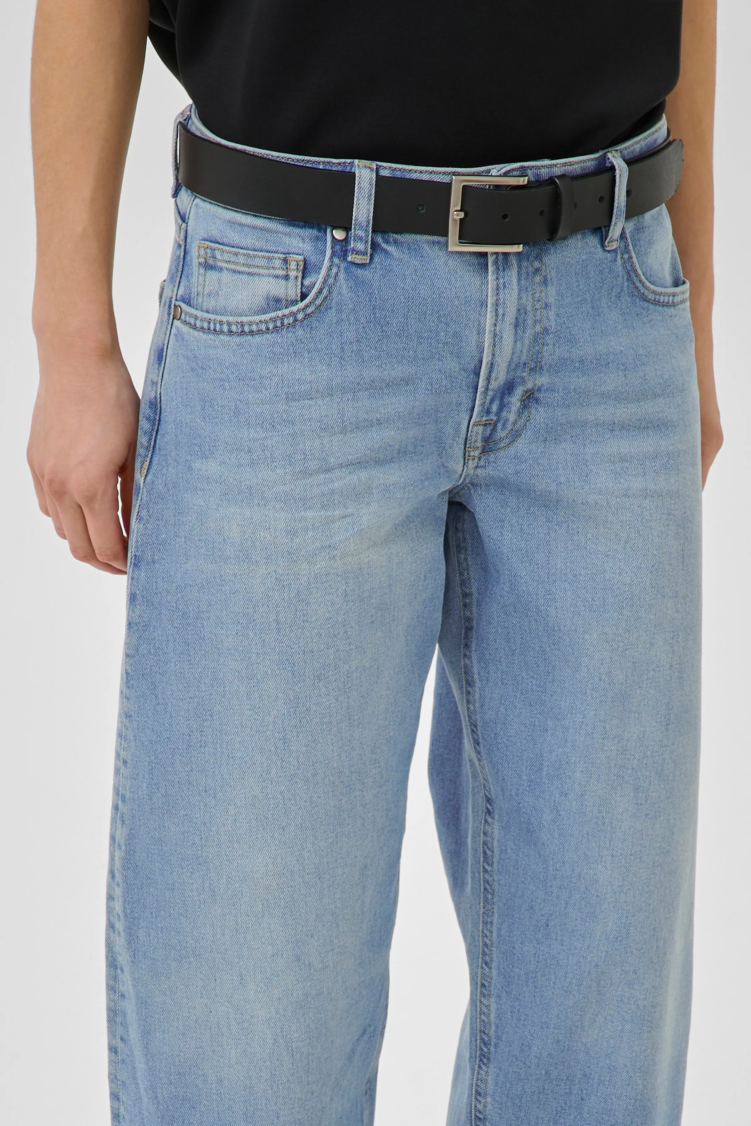 BalooMW Barrel Jeans LOOKBOOK FRONT 10705092-100045