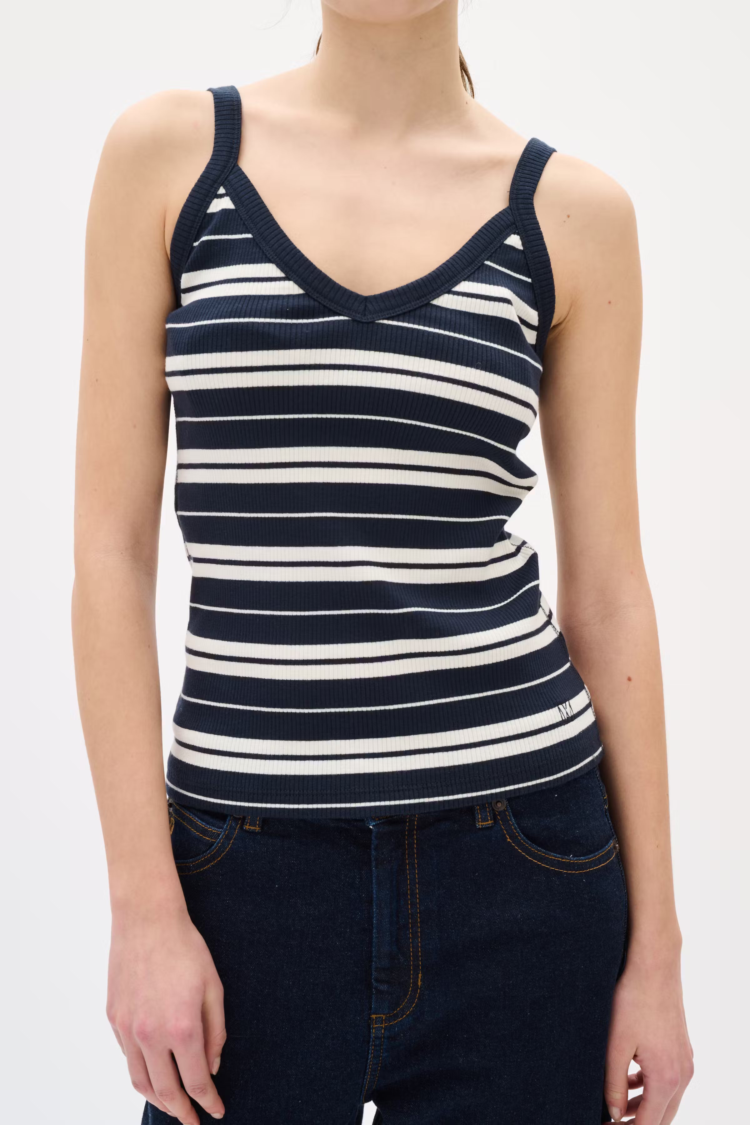 DagnaIW V-Top LOOKBOOK FRONT 30109585-303827