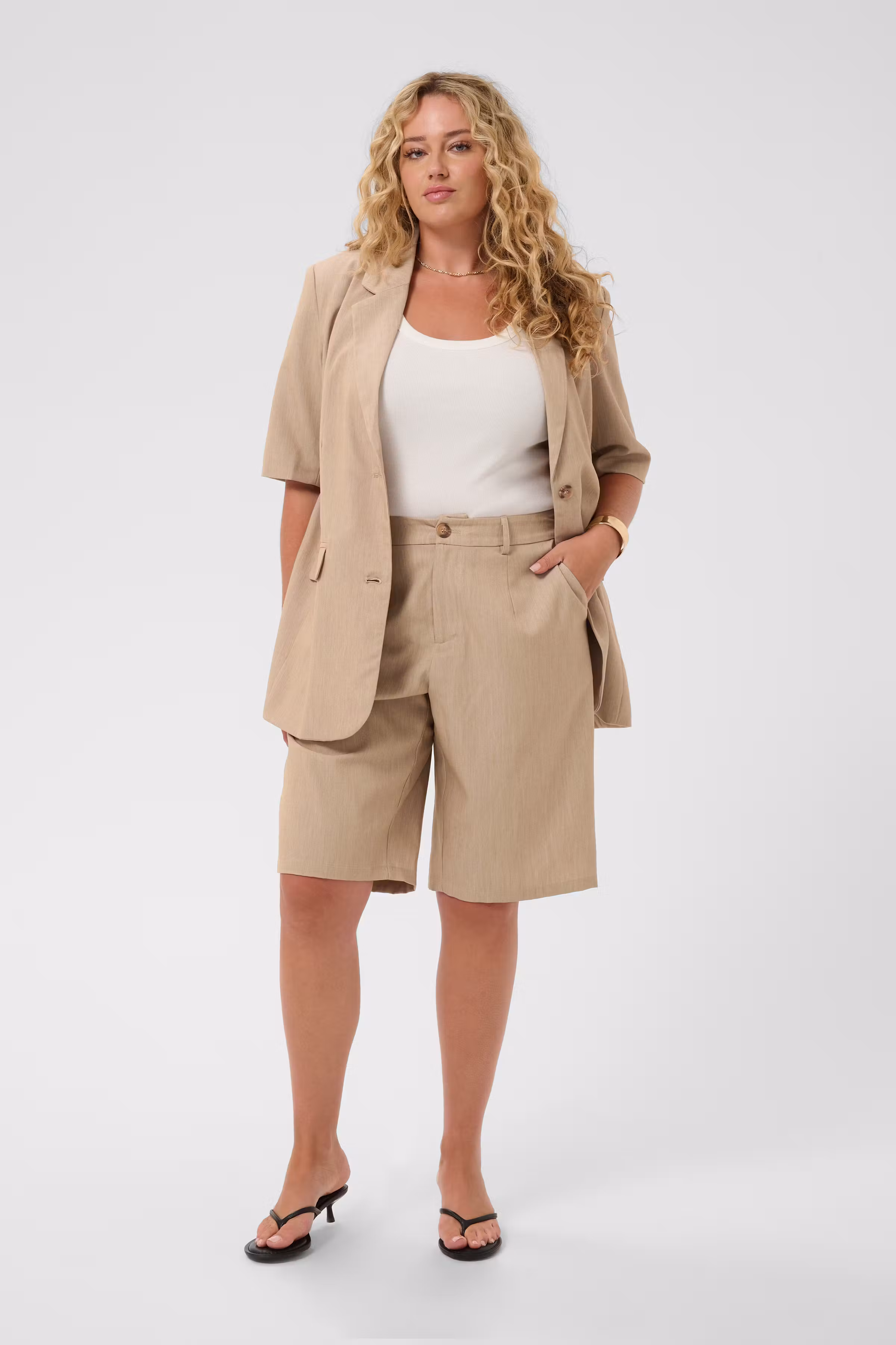 KCjulia Shorts LOOKBOOK FRONT 10584931-1000760