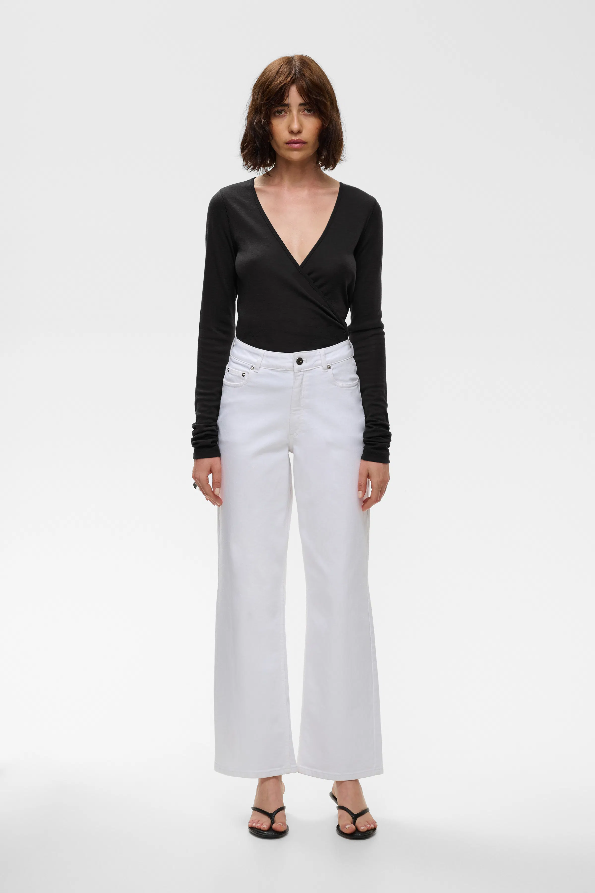 IOPetra Jeans LOOKBOOK FRONT 30600158-WH001