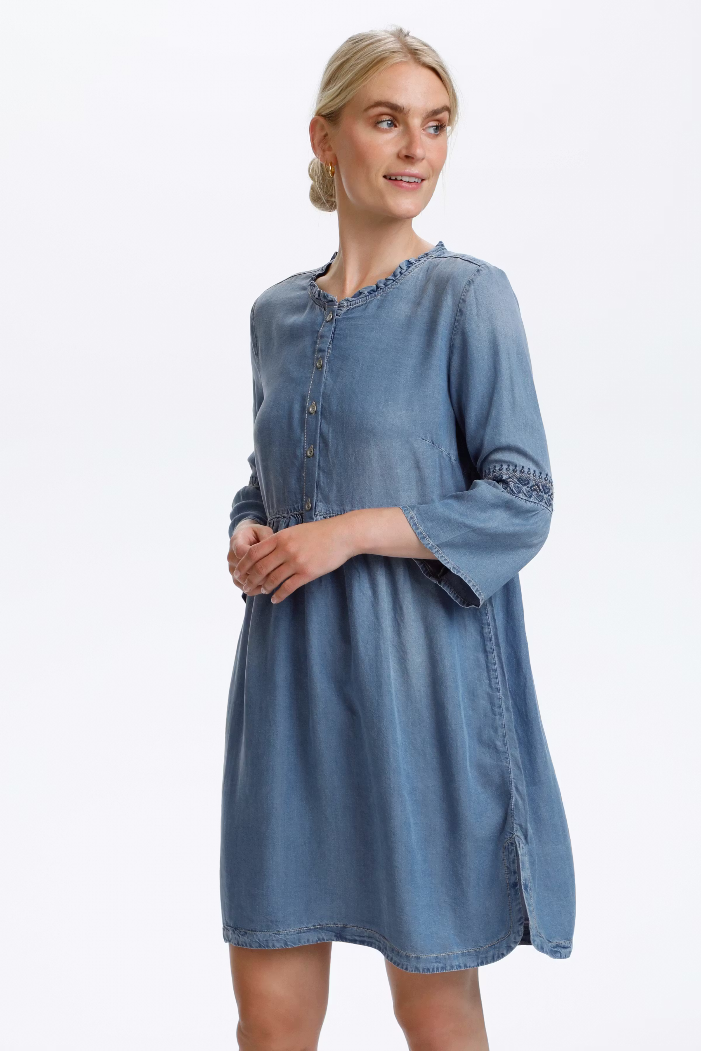 Lussa Kleid LOOKBOOK FRONT 10602770-62694