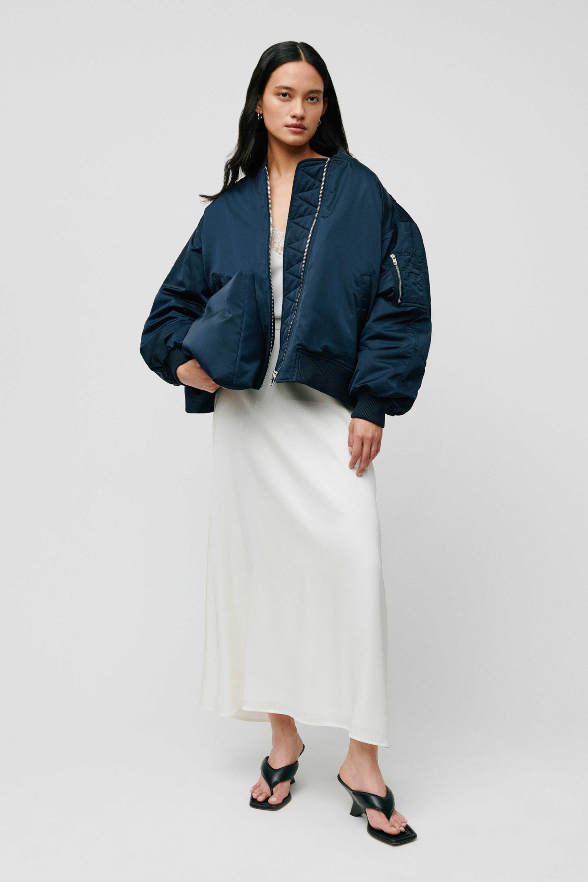 AMINA Tasche LOOKBOOK FRONT 30600432-BL900