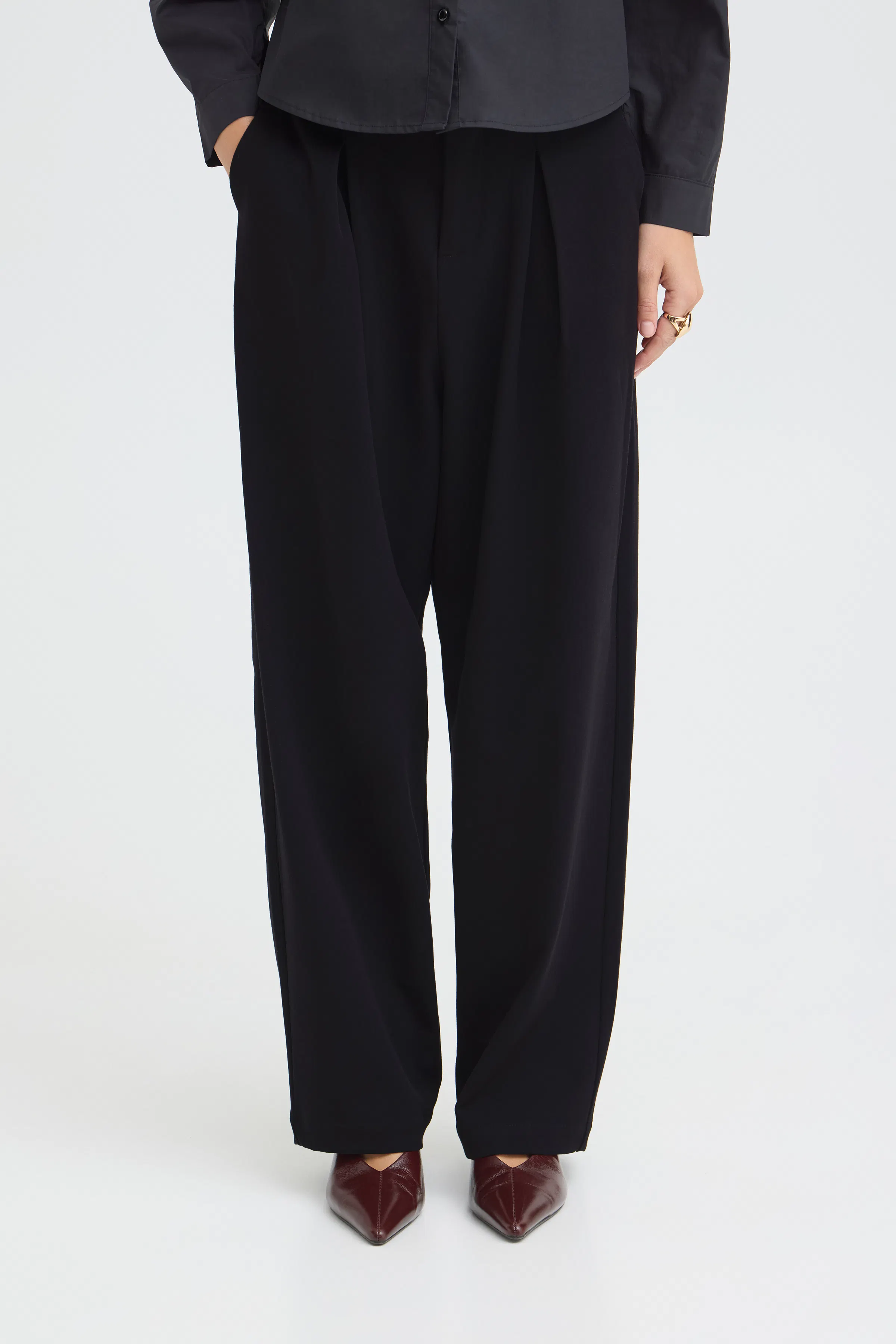 LEONORA Hose LOOKBOOK FRONT 50210973-193911