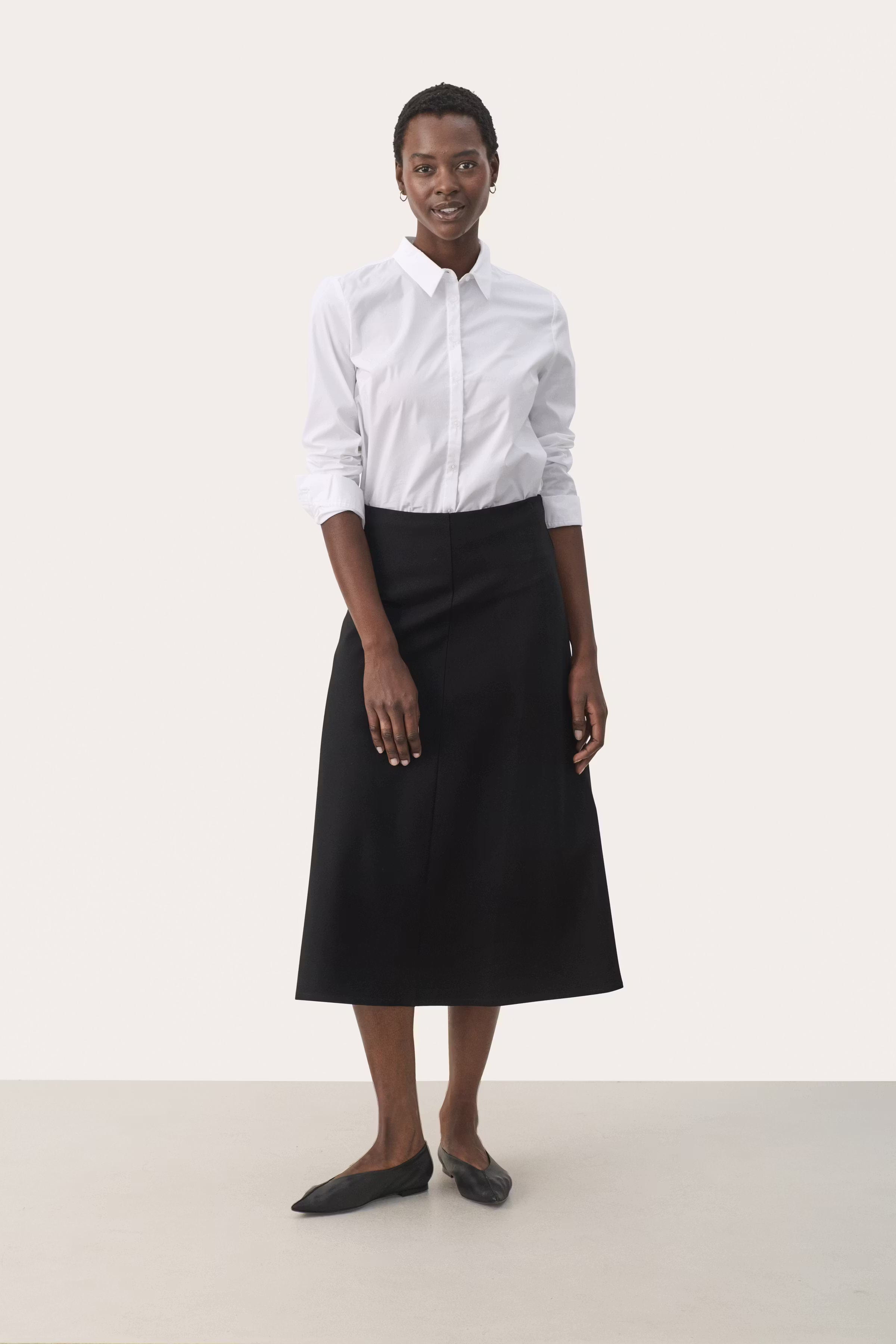 VenedaPW Long pleated skirt in dark navy / blue polyester
