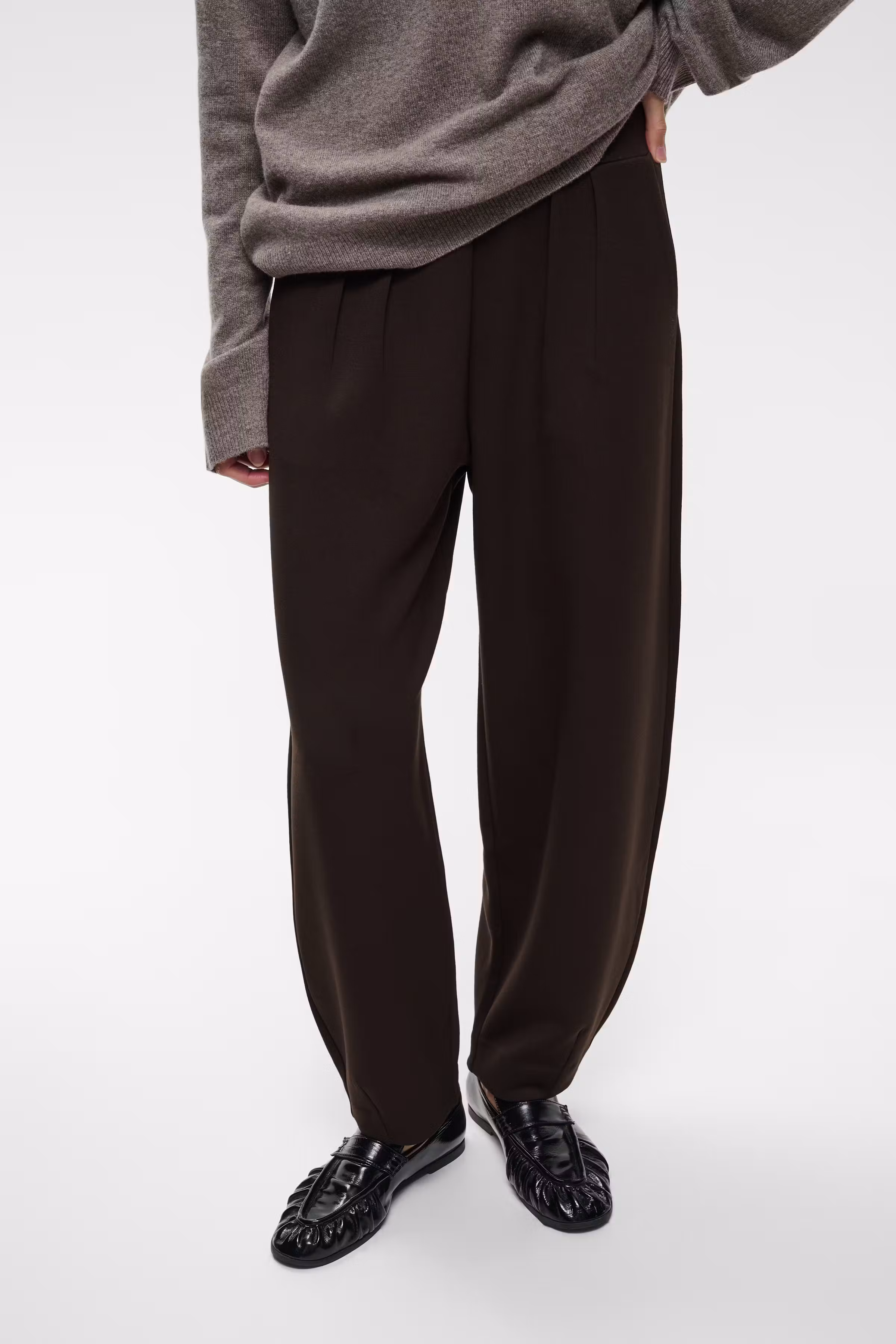 CleIW Hose LOOKBOOK FRONT 30111399-191109
