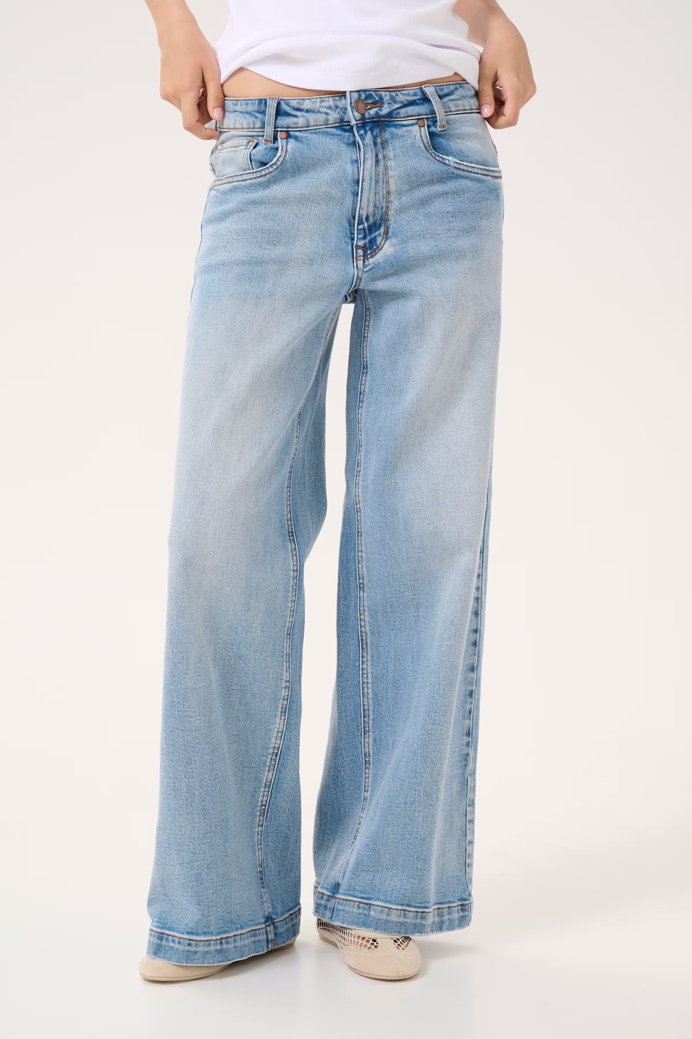 DangoMW Wide jeans LOOKBOOK FRONT 10705208-100046
