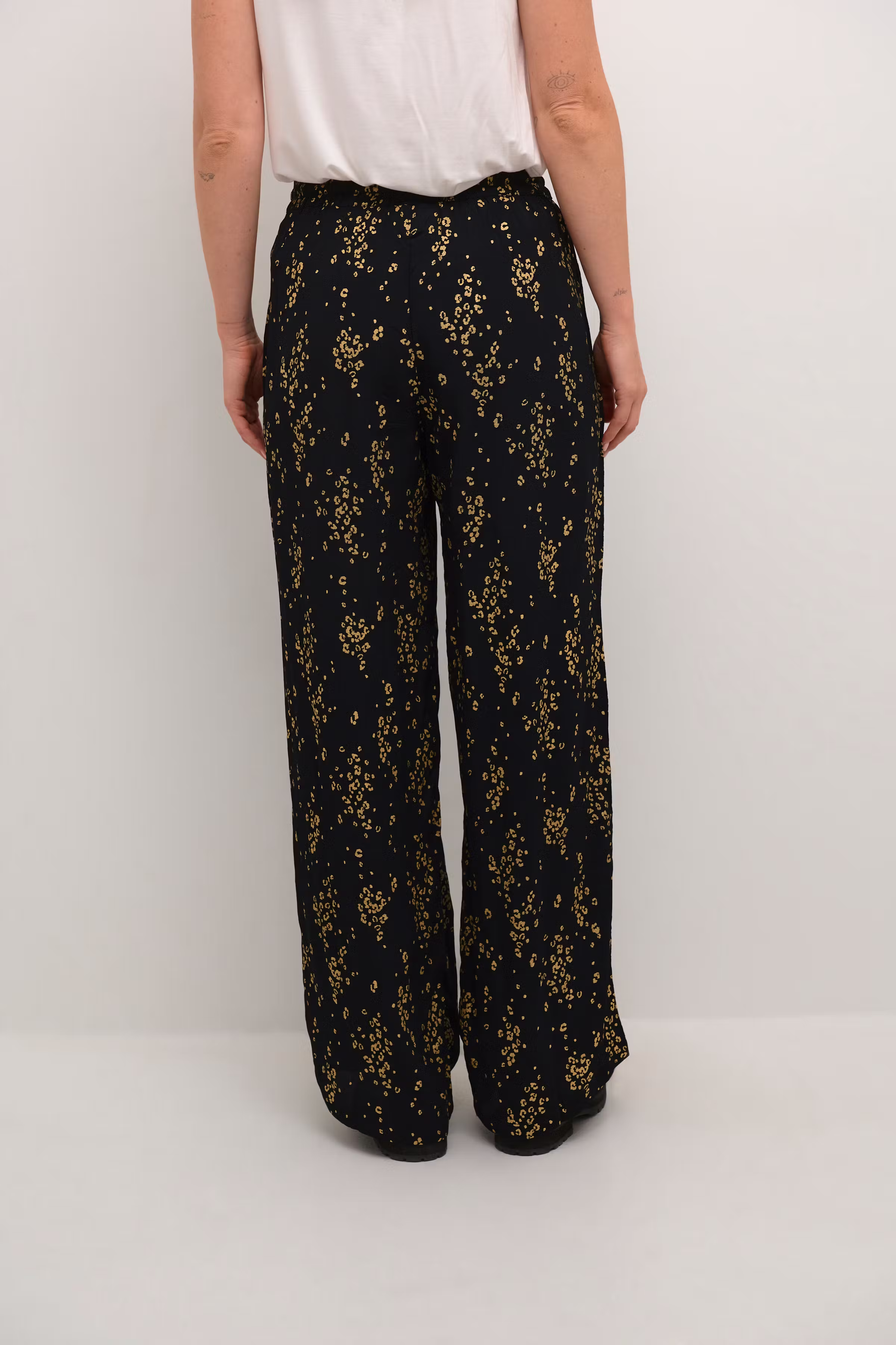 BPally Hose LOOKBOOK BACK 10590581-105307B